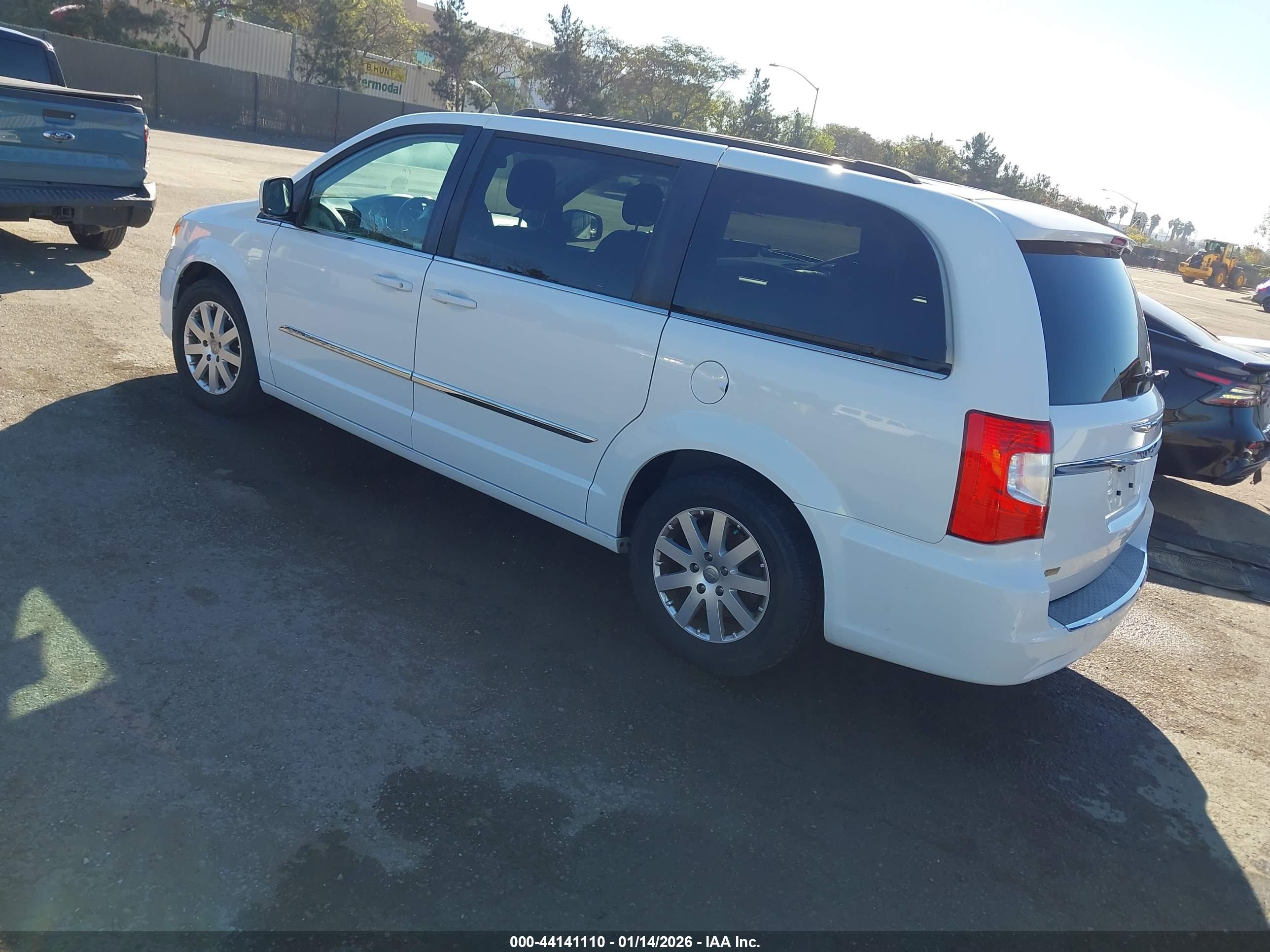 CHRYSLER TOWN image 3