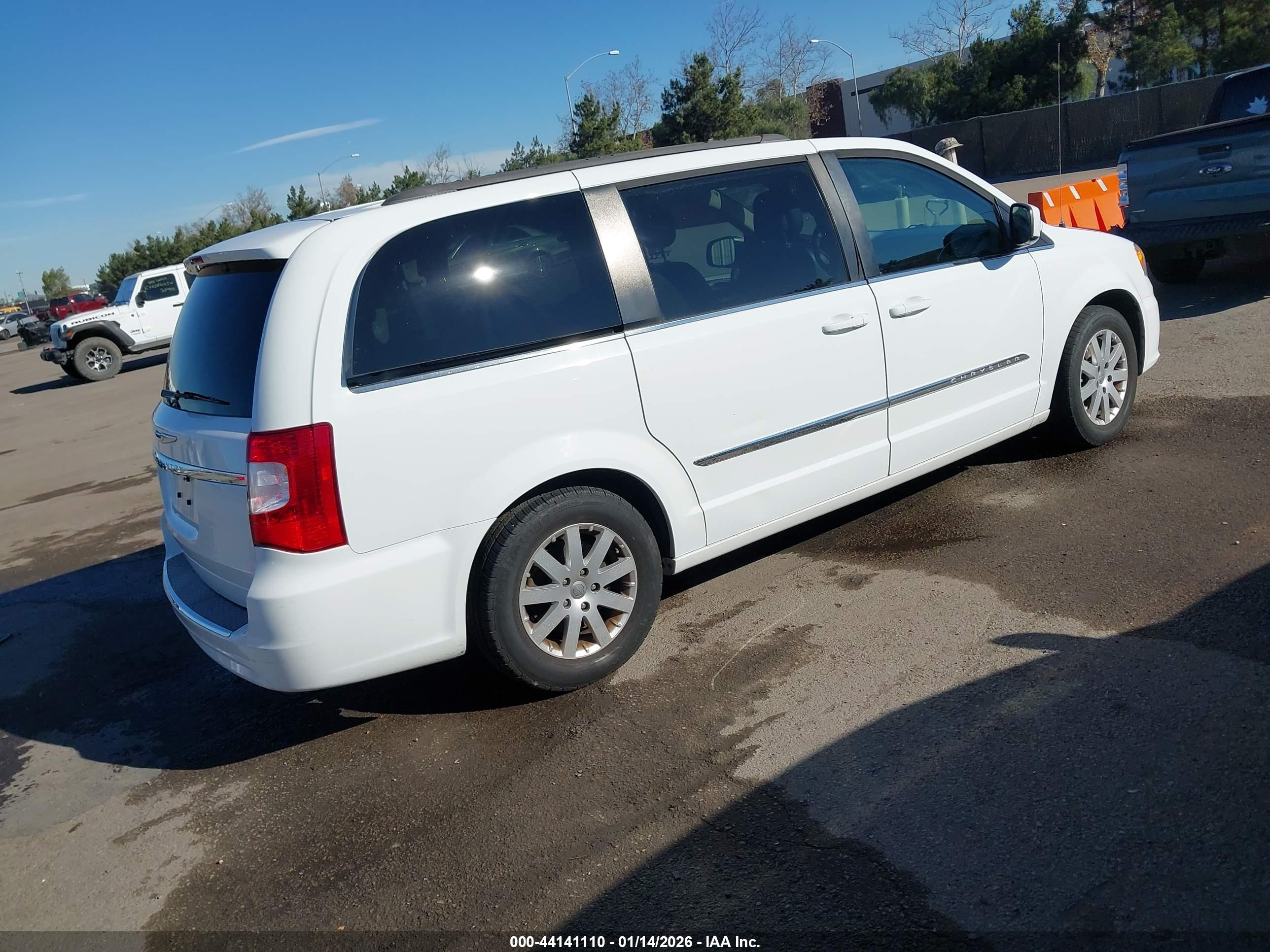 CHRYSLER TOWN image 4