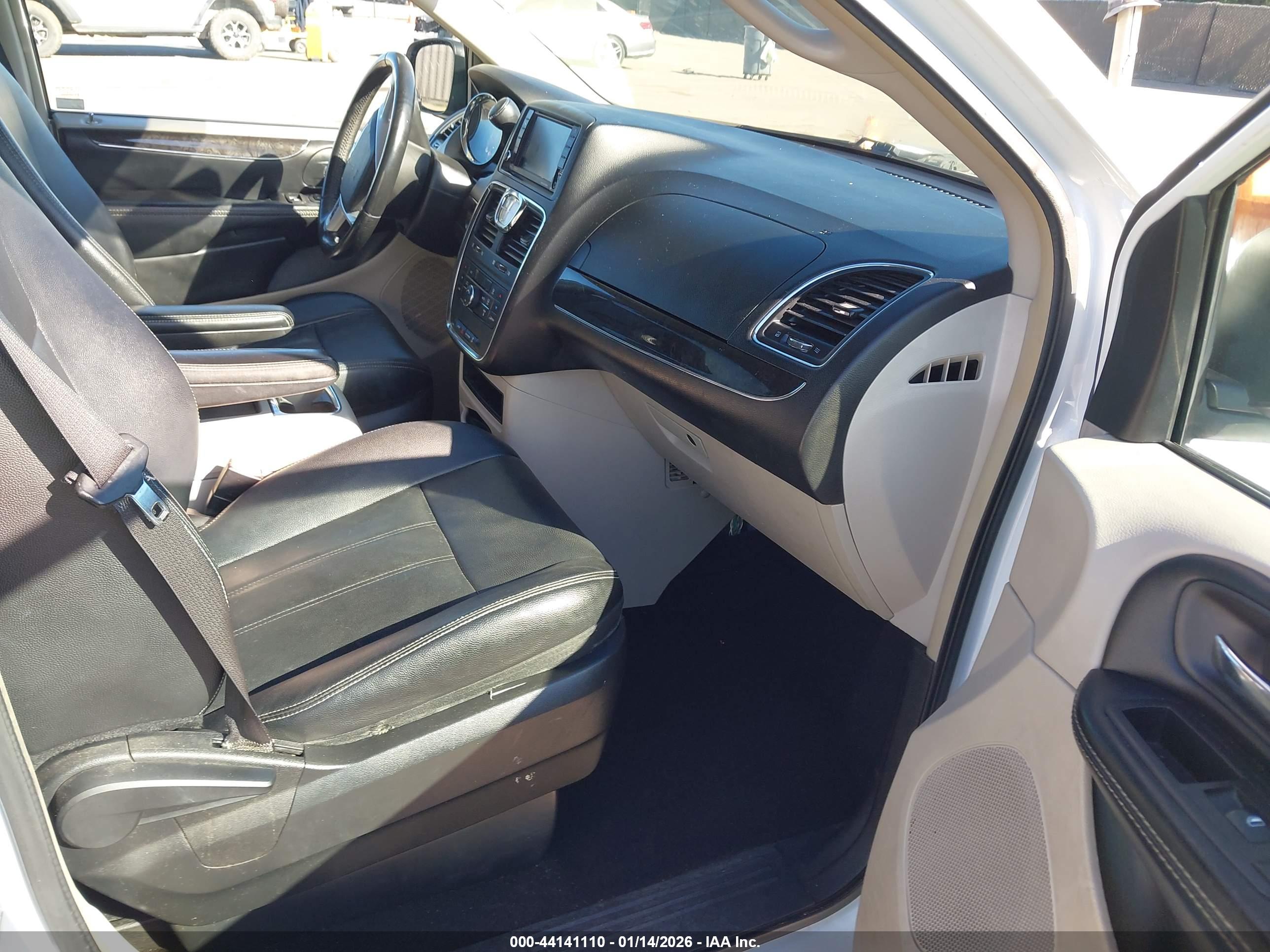 CHRYSLER TOWN image 5
