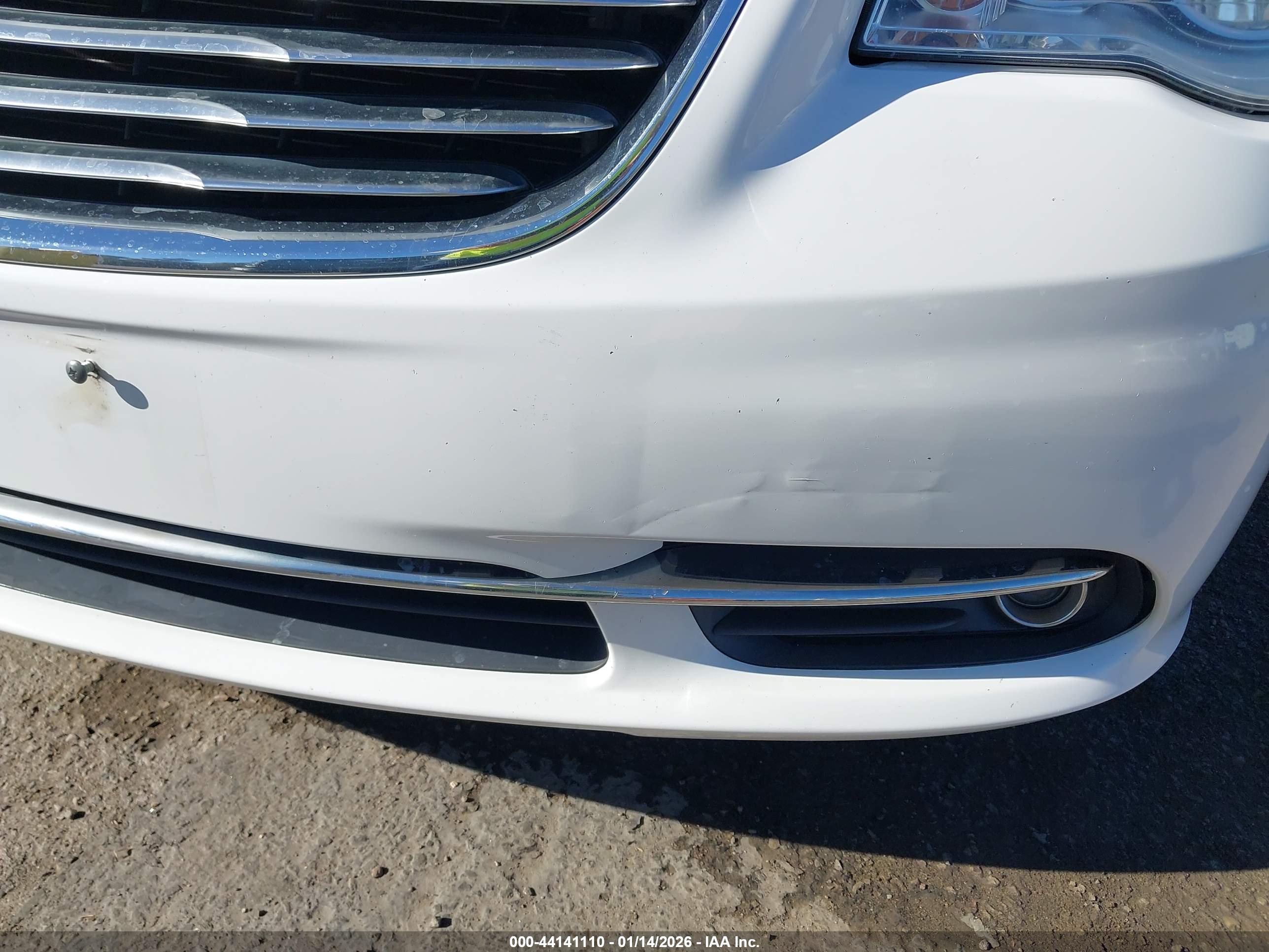 CHRYSLER TOWN image 6