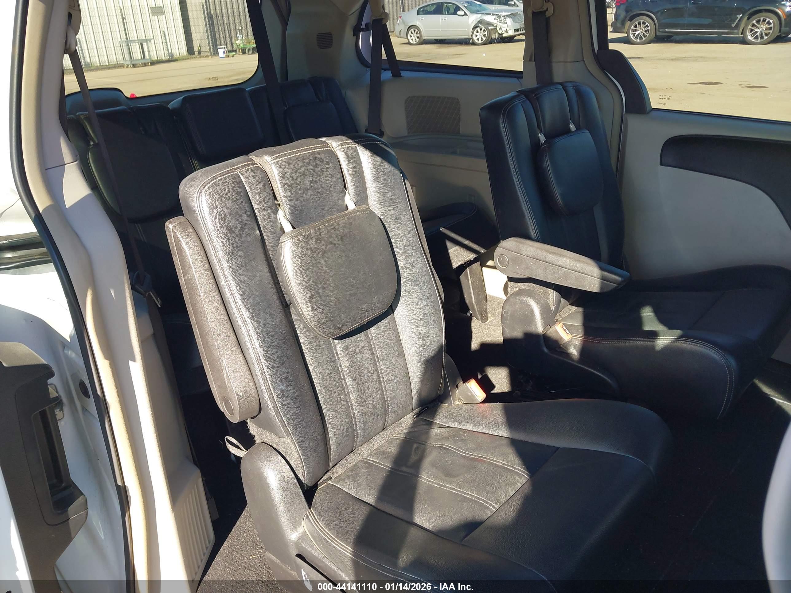 CHRYSLER TOWN image 8