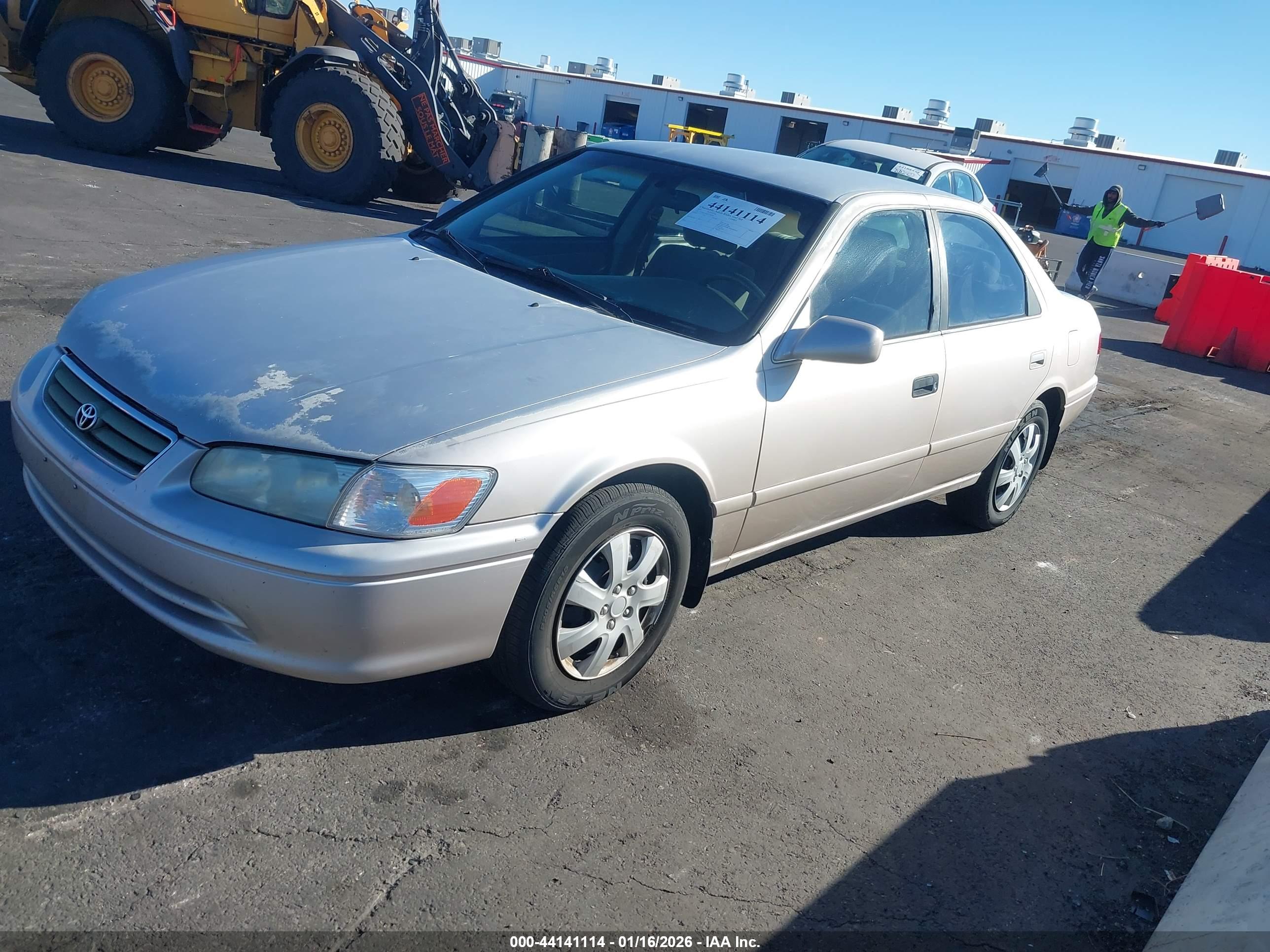 TOYOTA CAMRY image 2