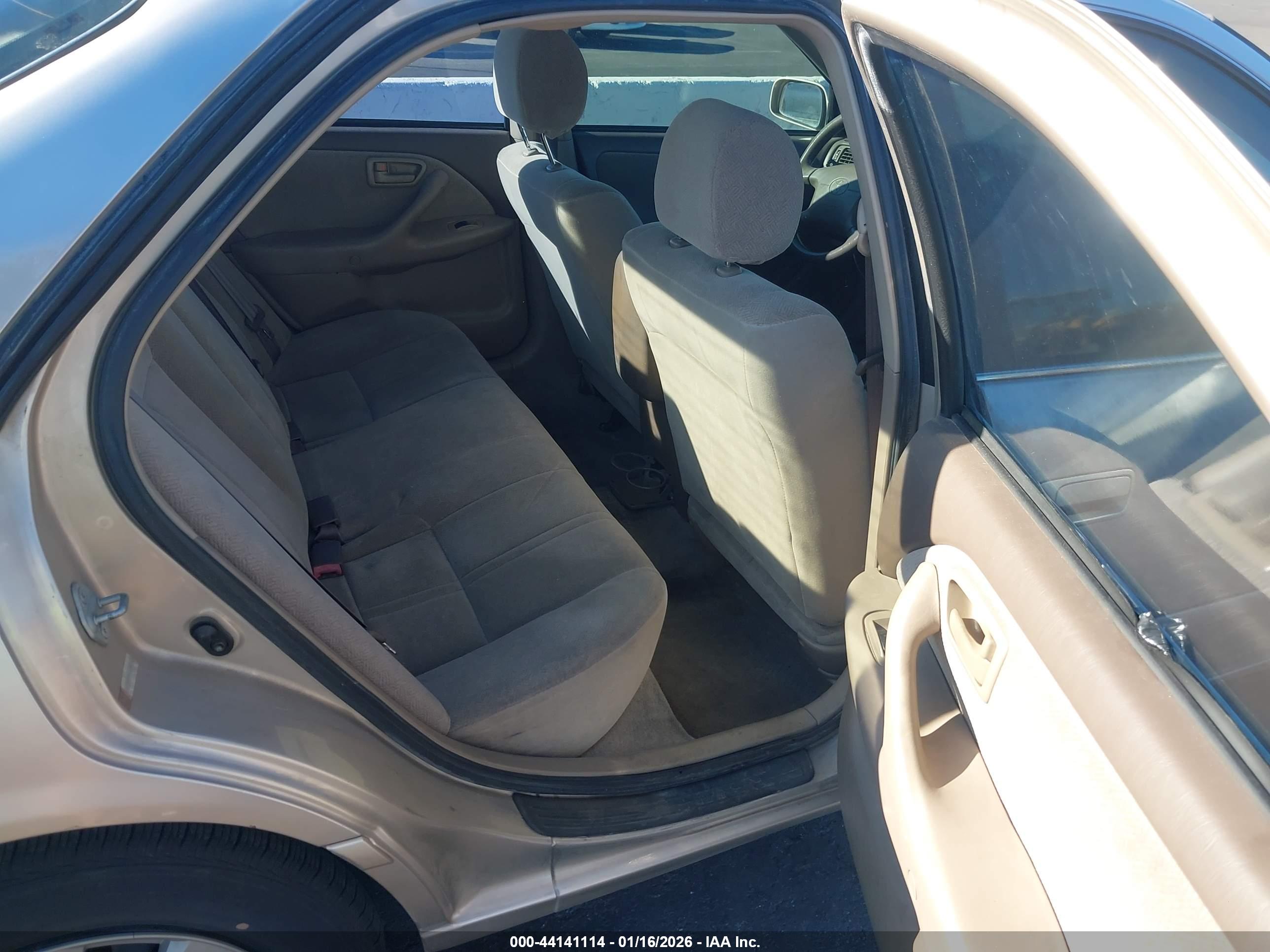 TOYOTA CAMRY image 8