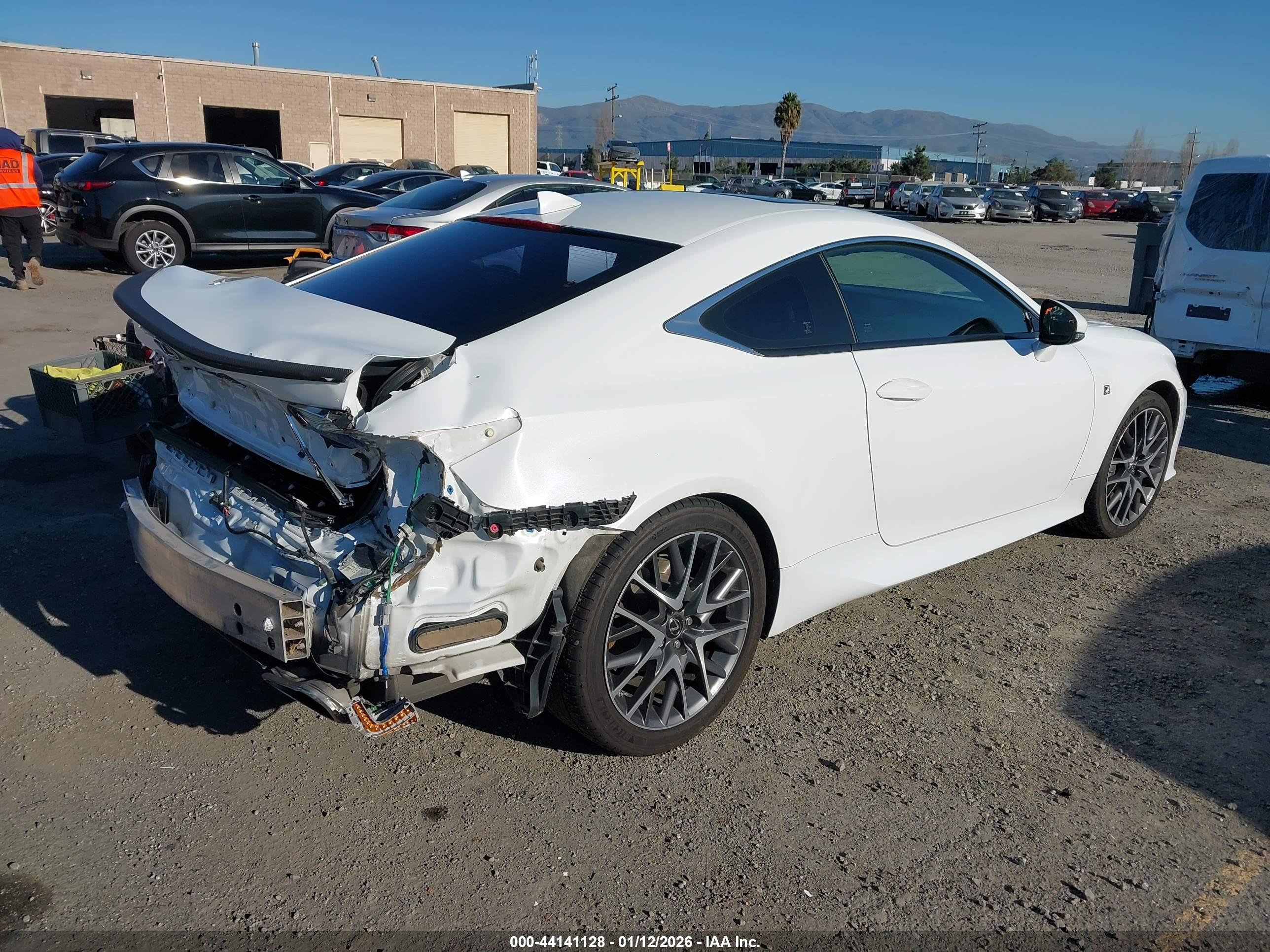 LEXUS RC image 4