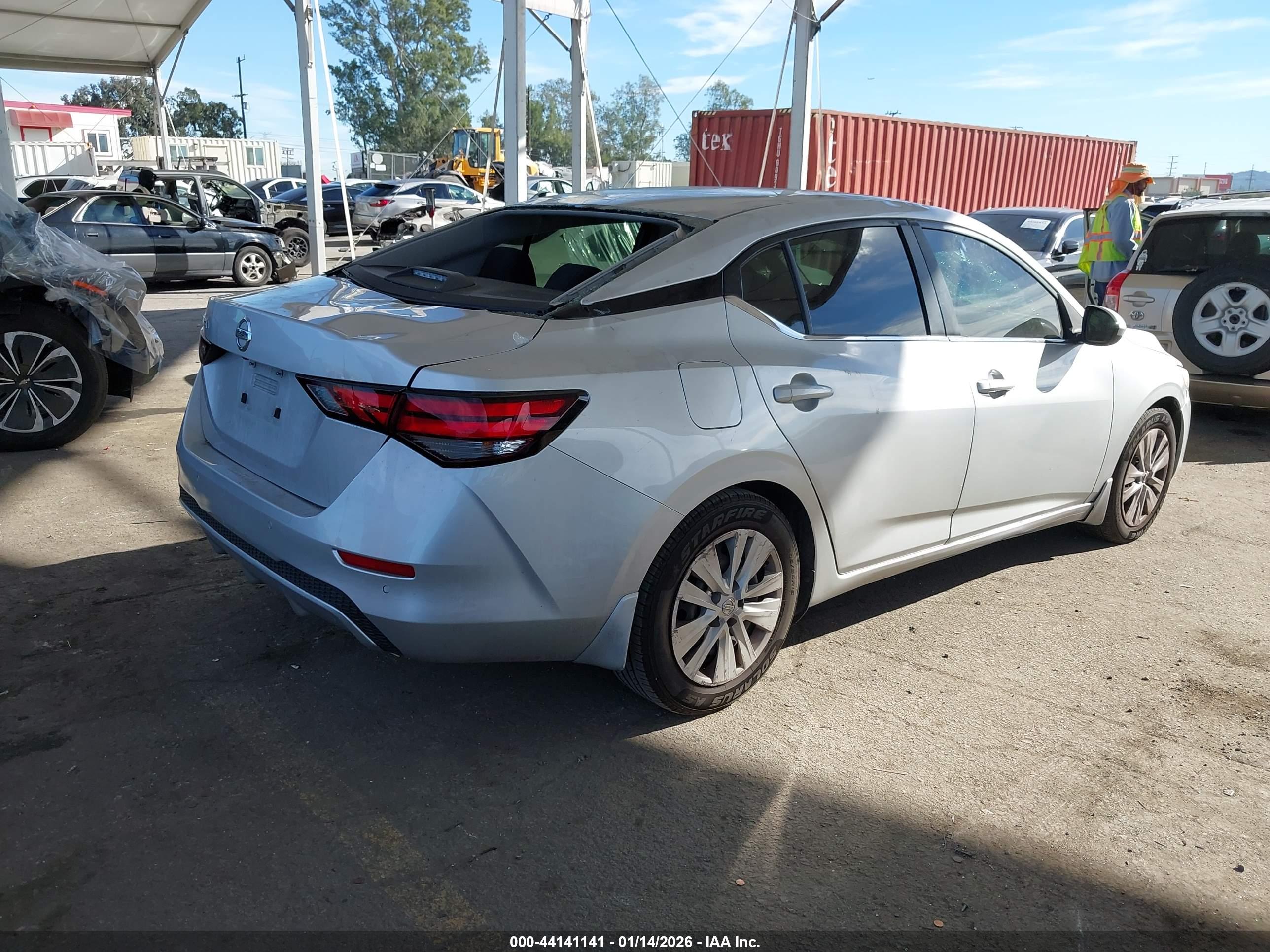 NISSAN SENTRA image 4