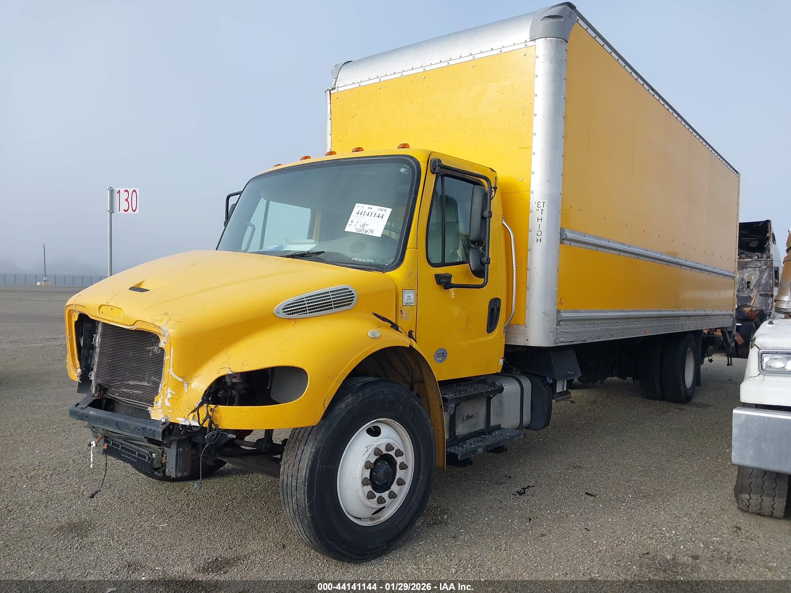 FREIGHTLINER M2 image 2