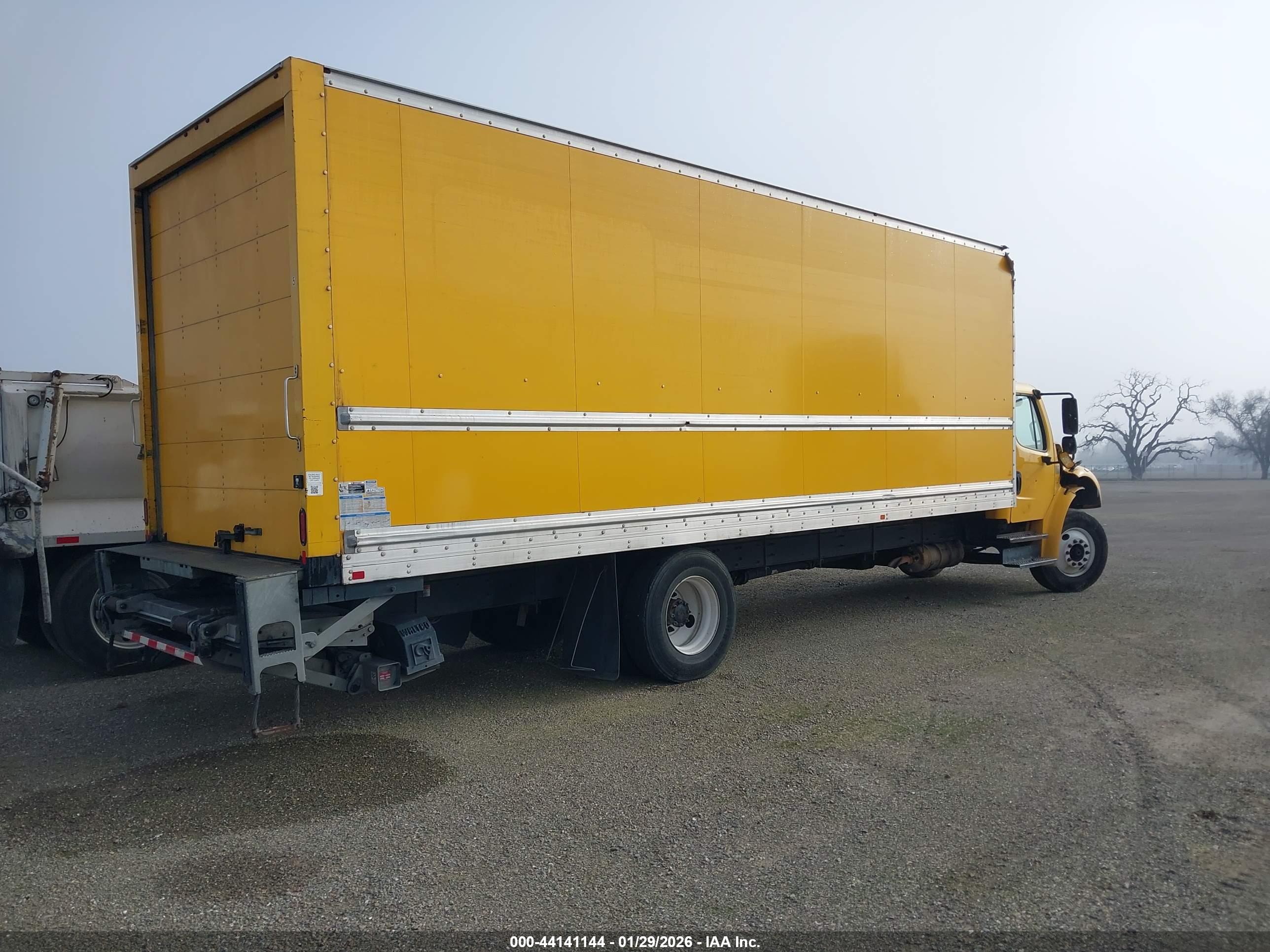 FREIGHTLINER M2 image 4