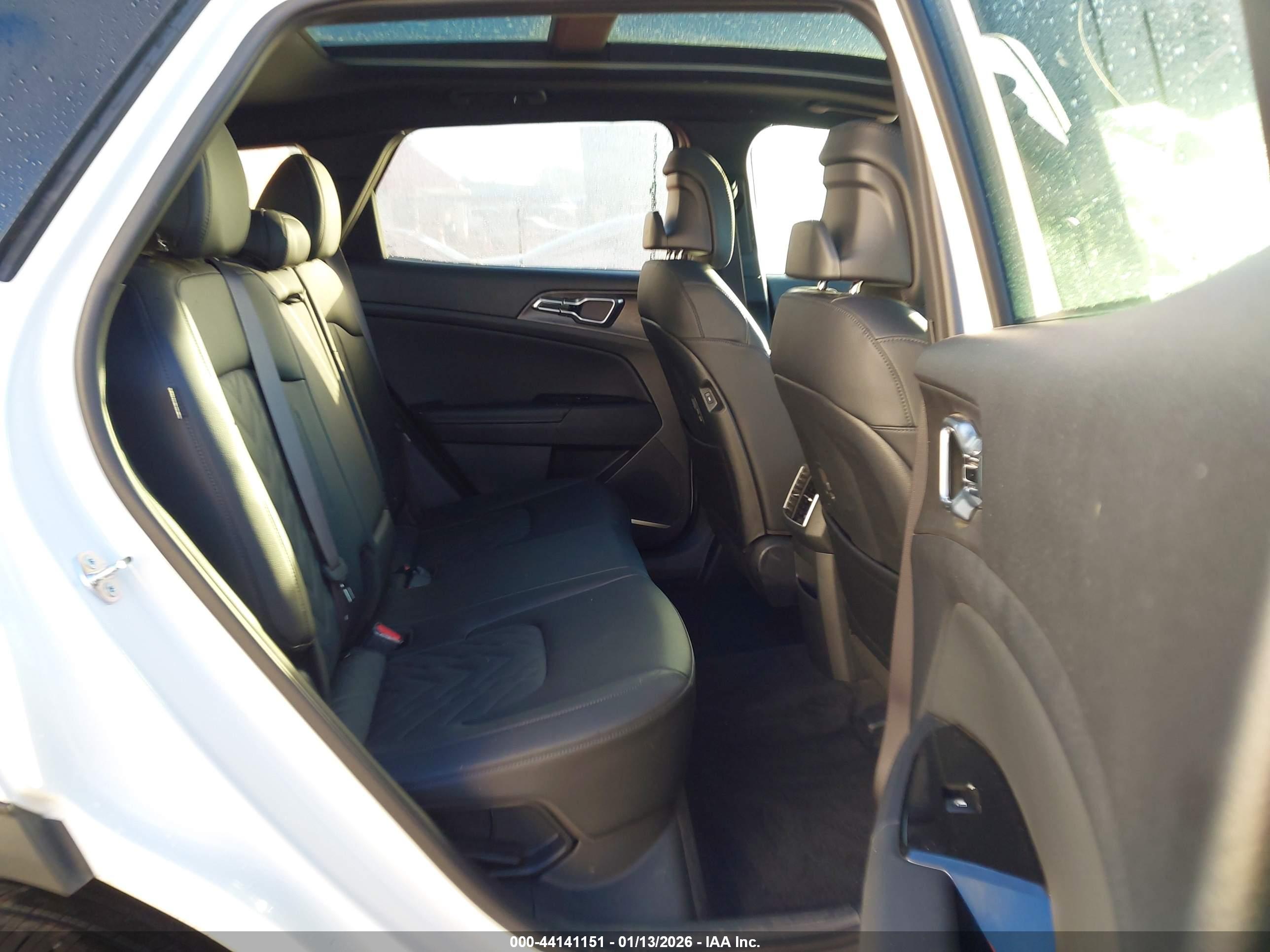 KIA SPORTAGE image 8