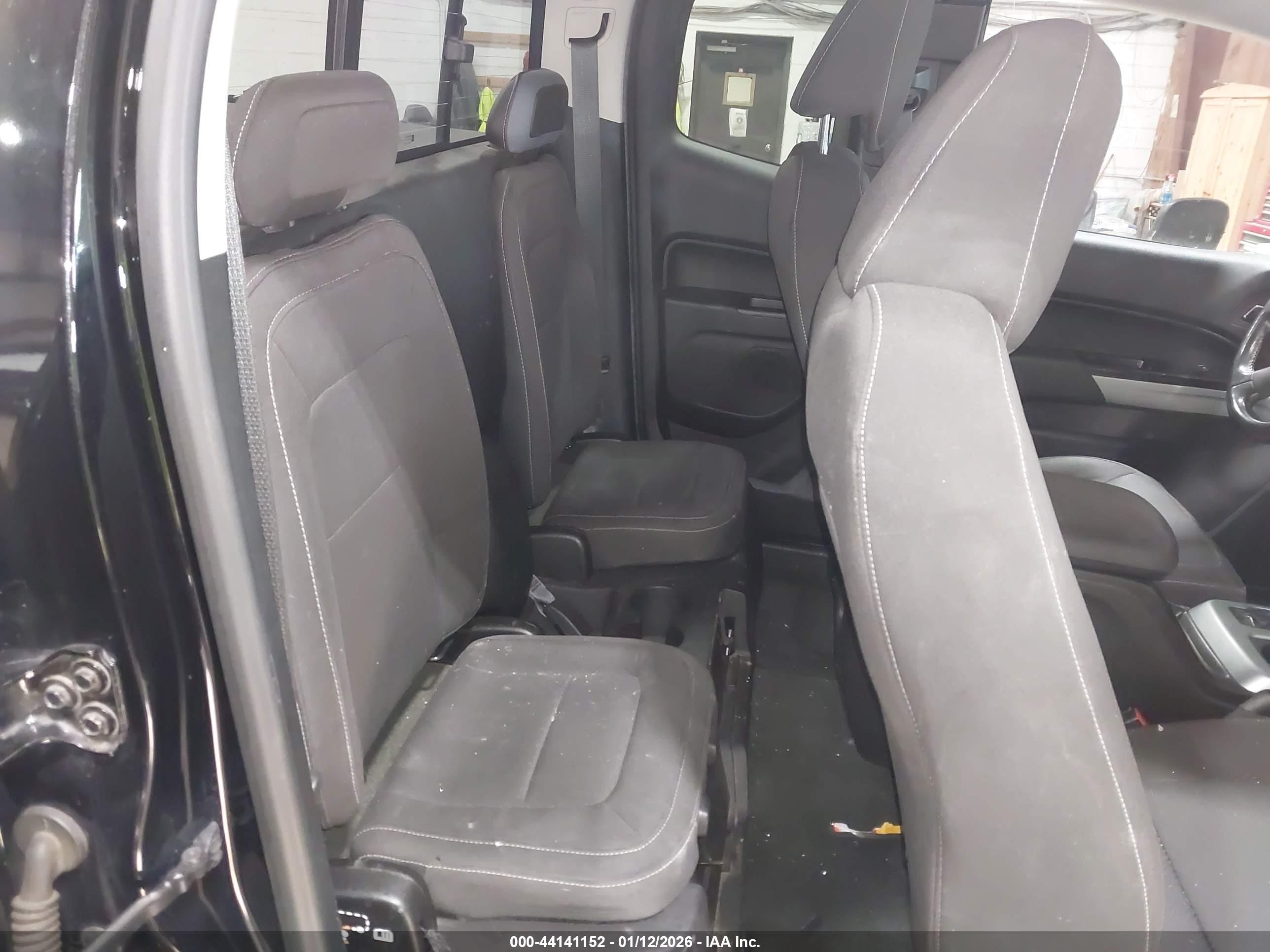 CHEVROLET COLORADO image 8
