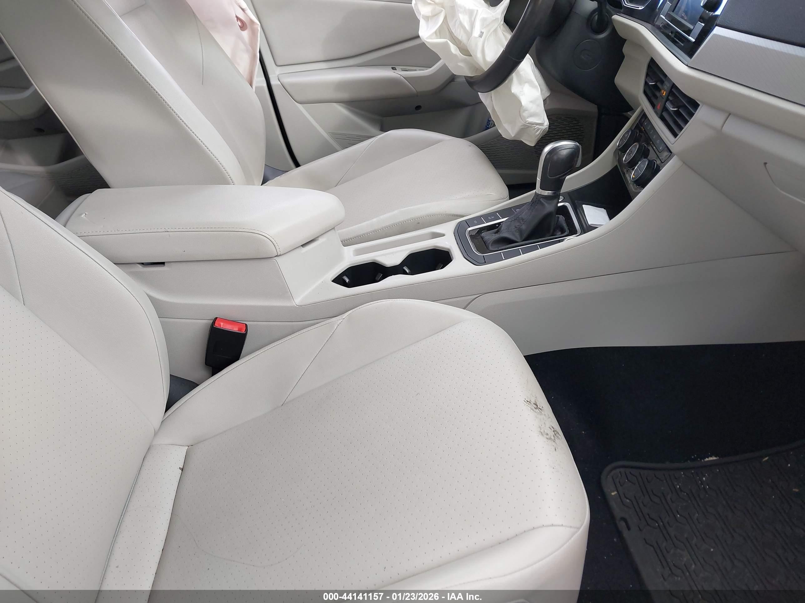 VOLKSWAGEN JETTA image 5