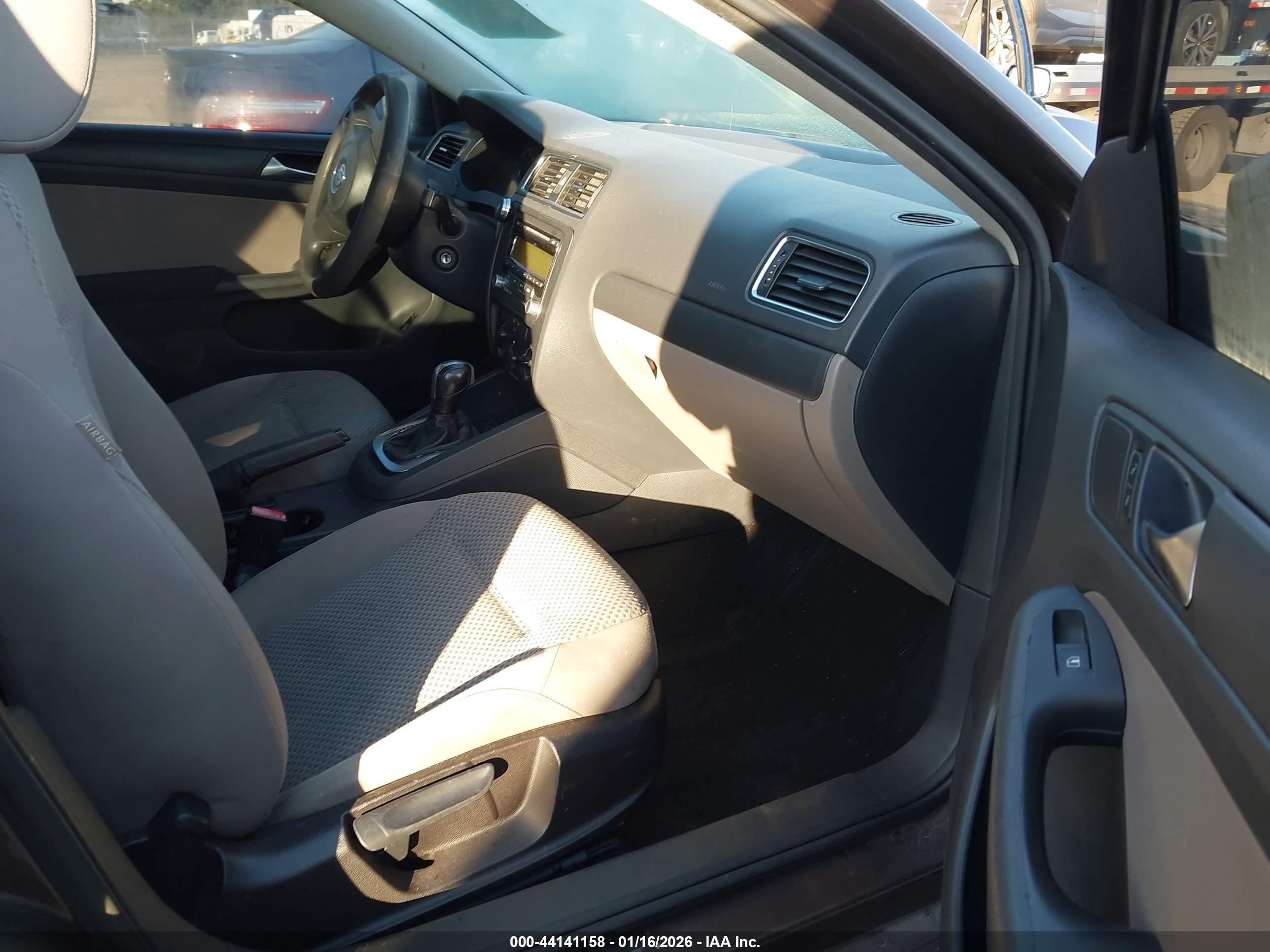 VOLKSWAGEN JETTA image 5