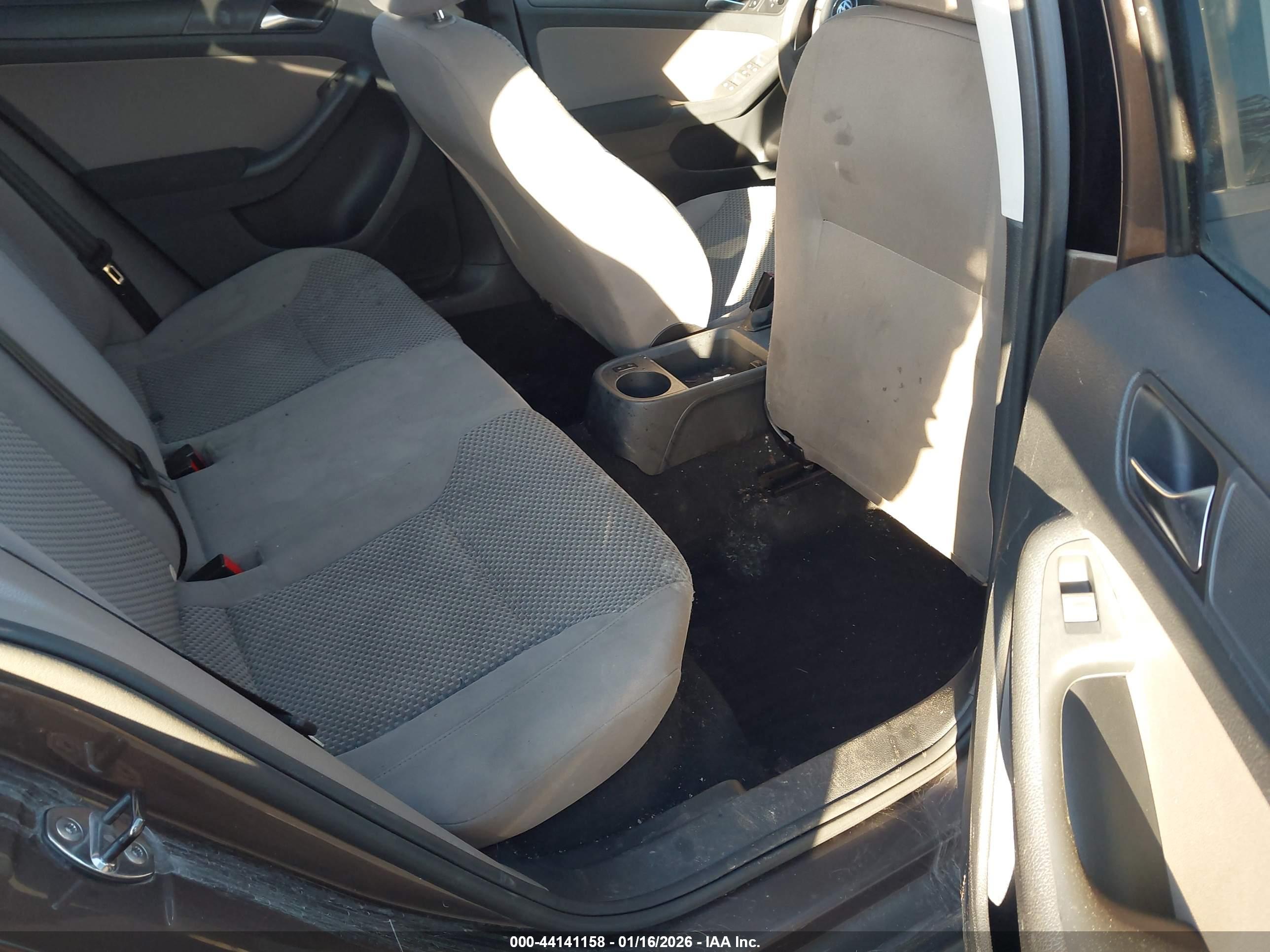 VOLKSWAGEN JETTA image 8