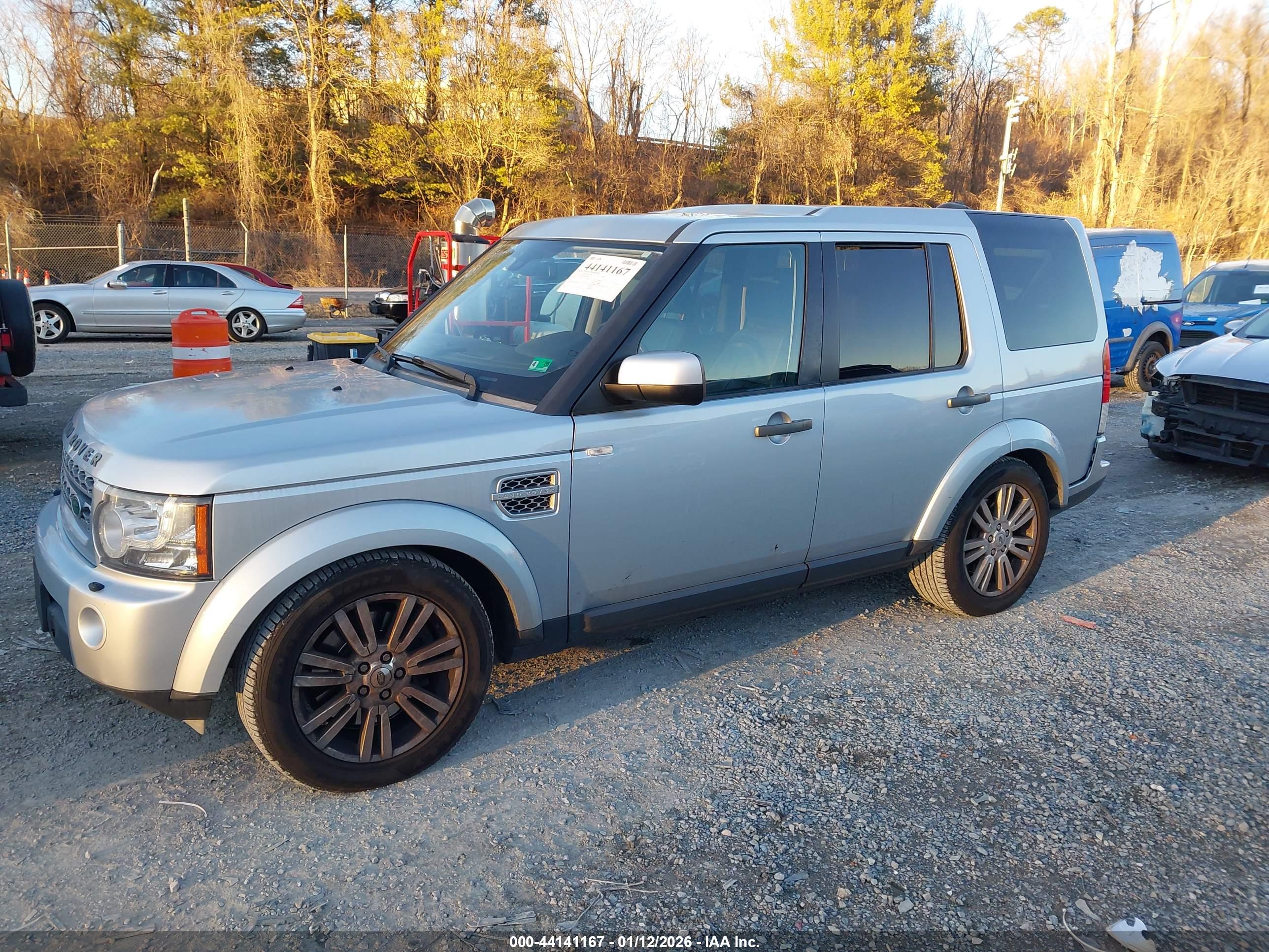 LAND ROVER image 2