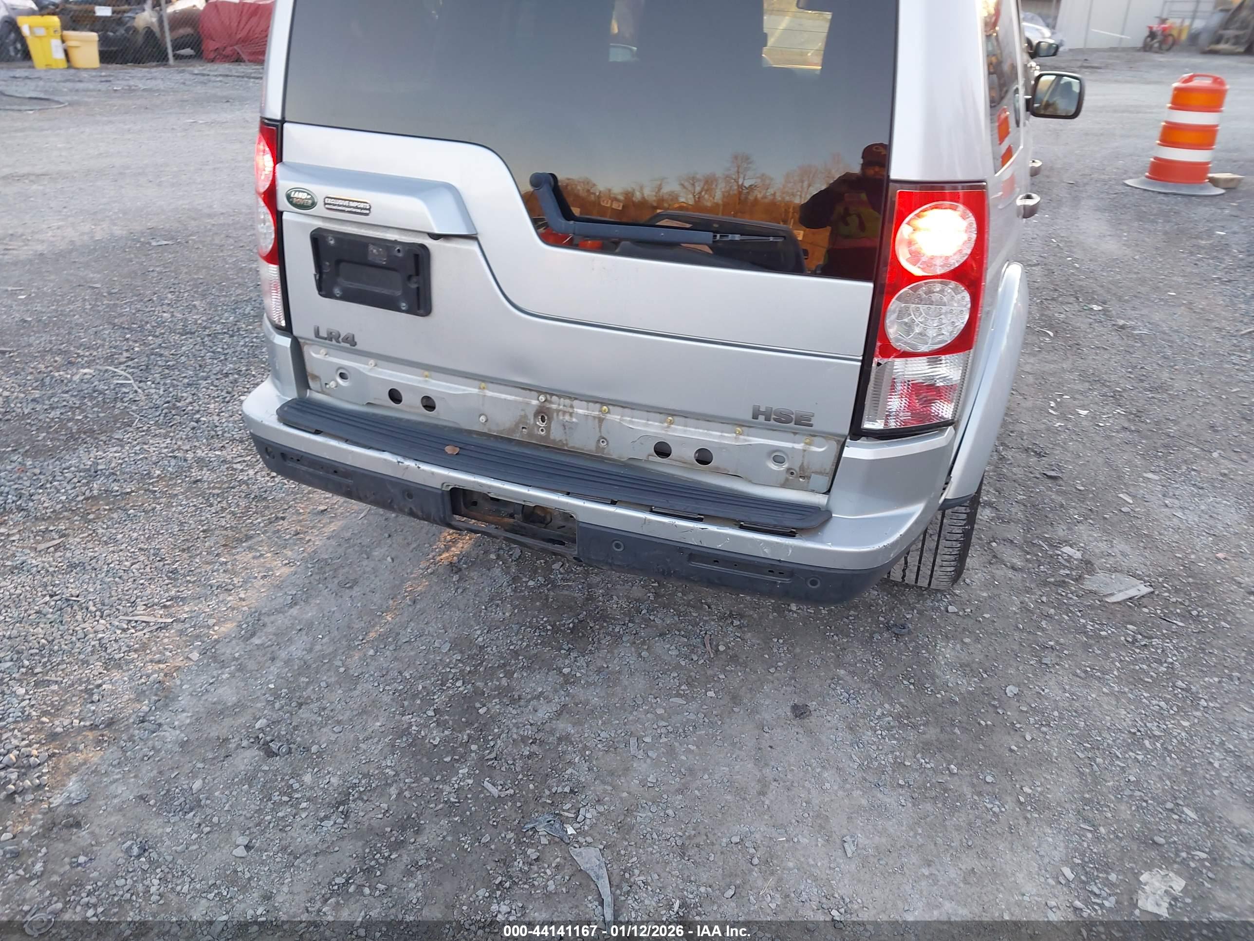 LAND ROVER image 6