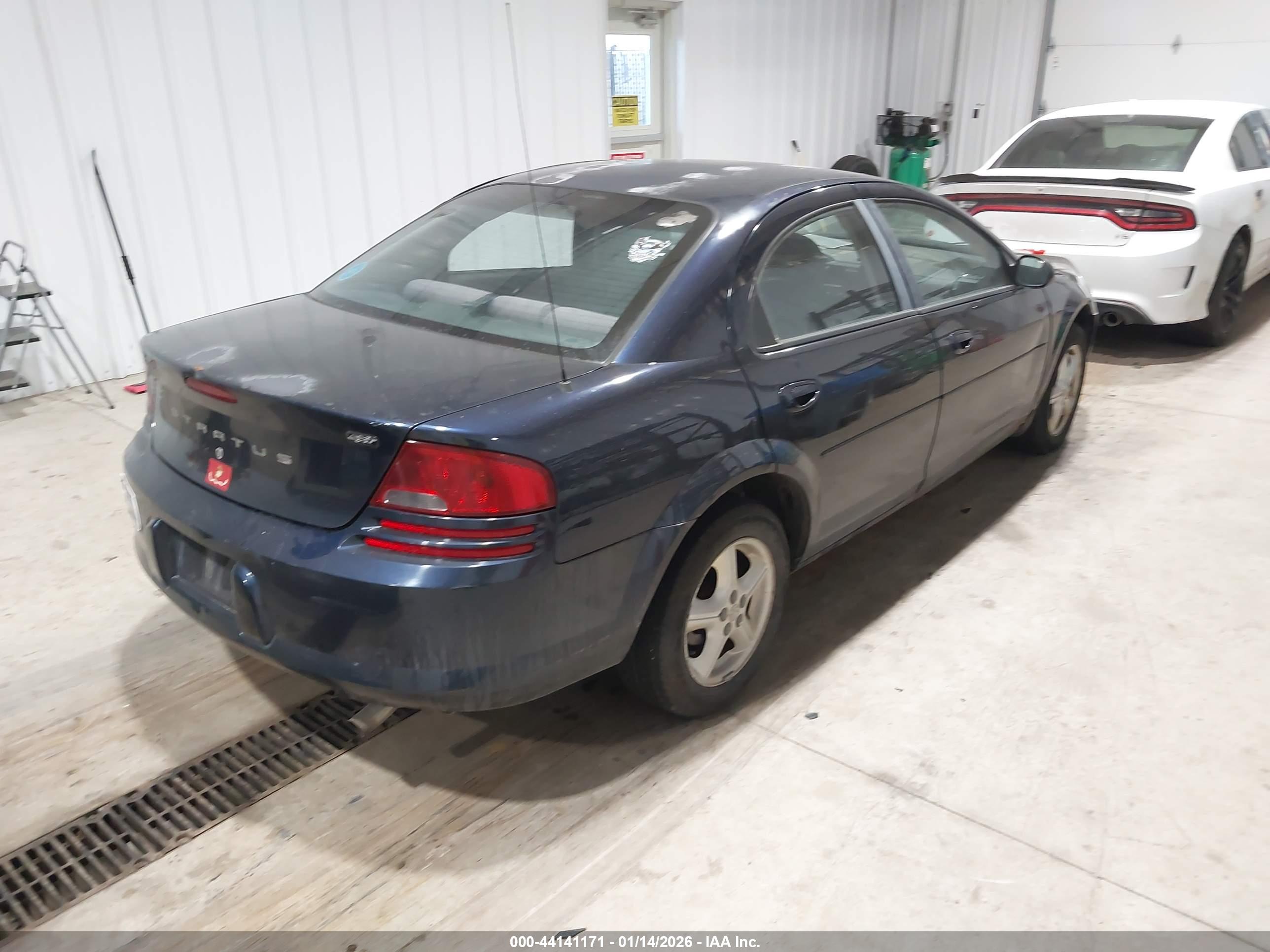 DODGE STRATUS image 4