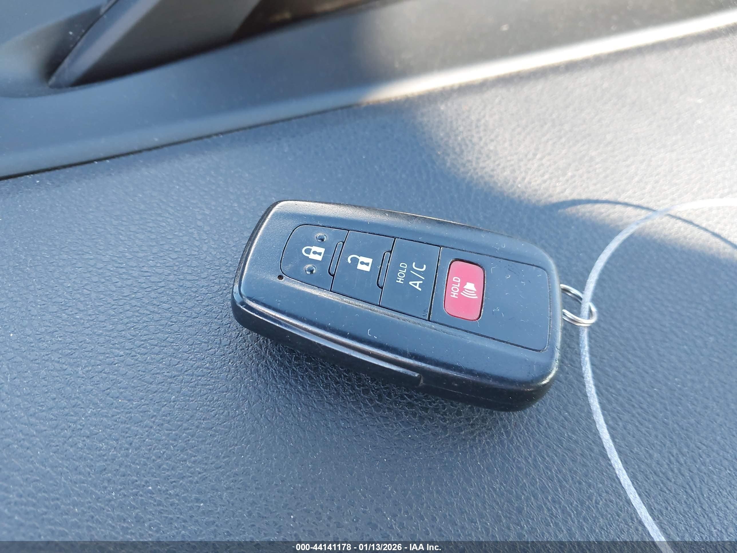 TOYOTA PRIUS image 11