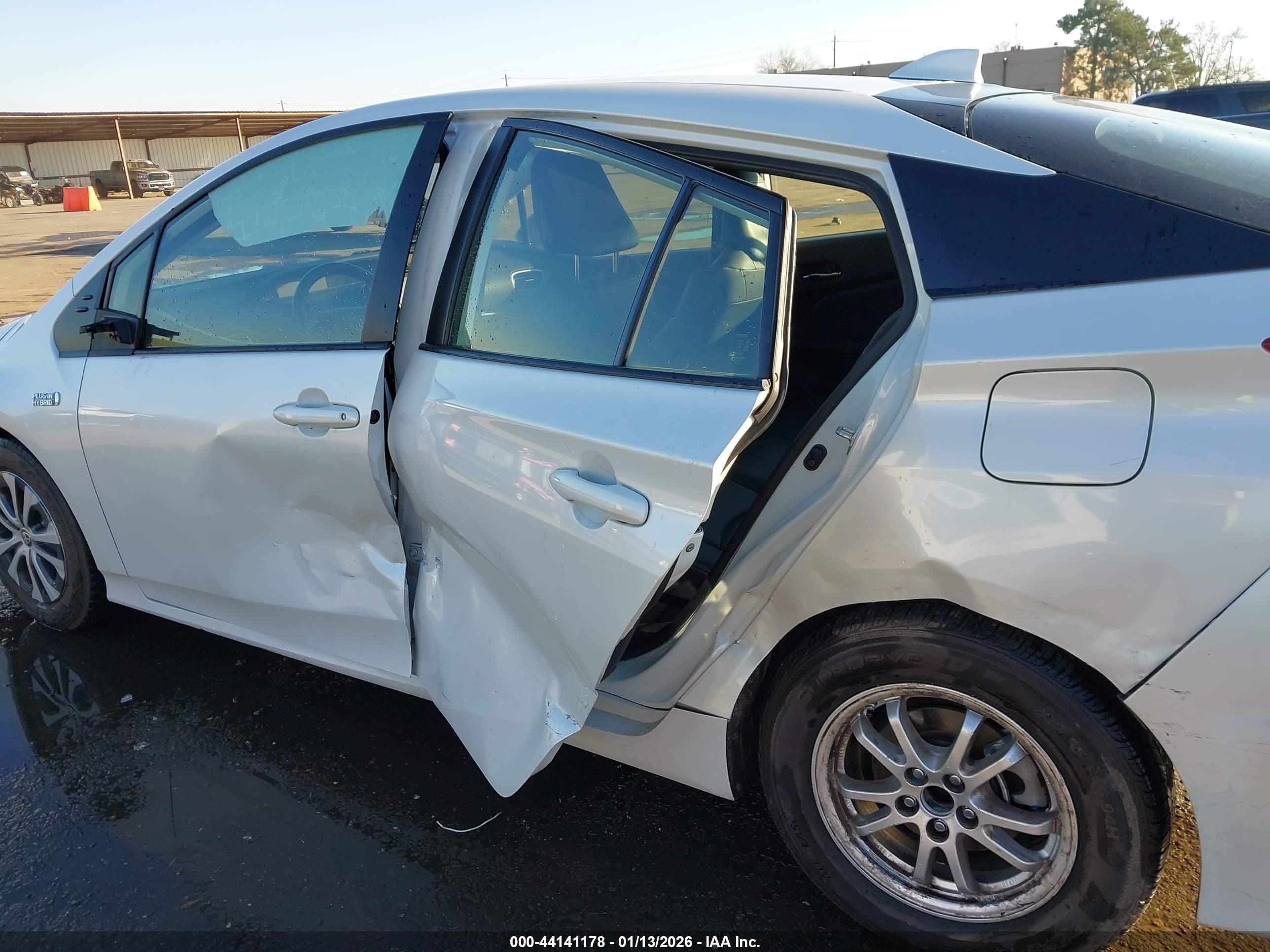 TOYOTA PRIUS image 6
