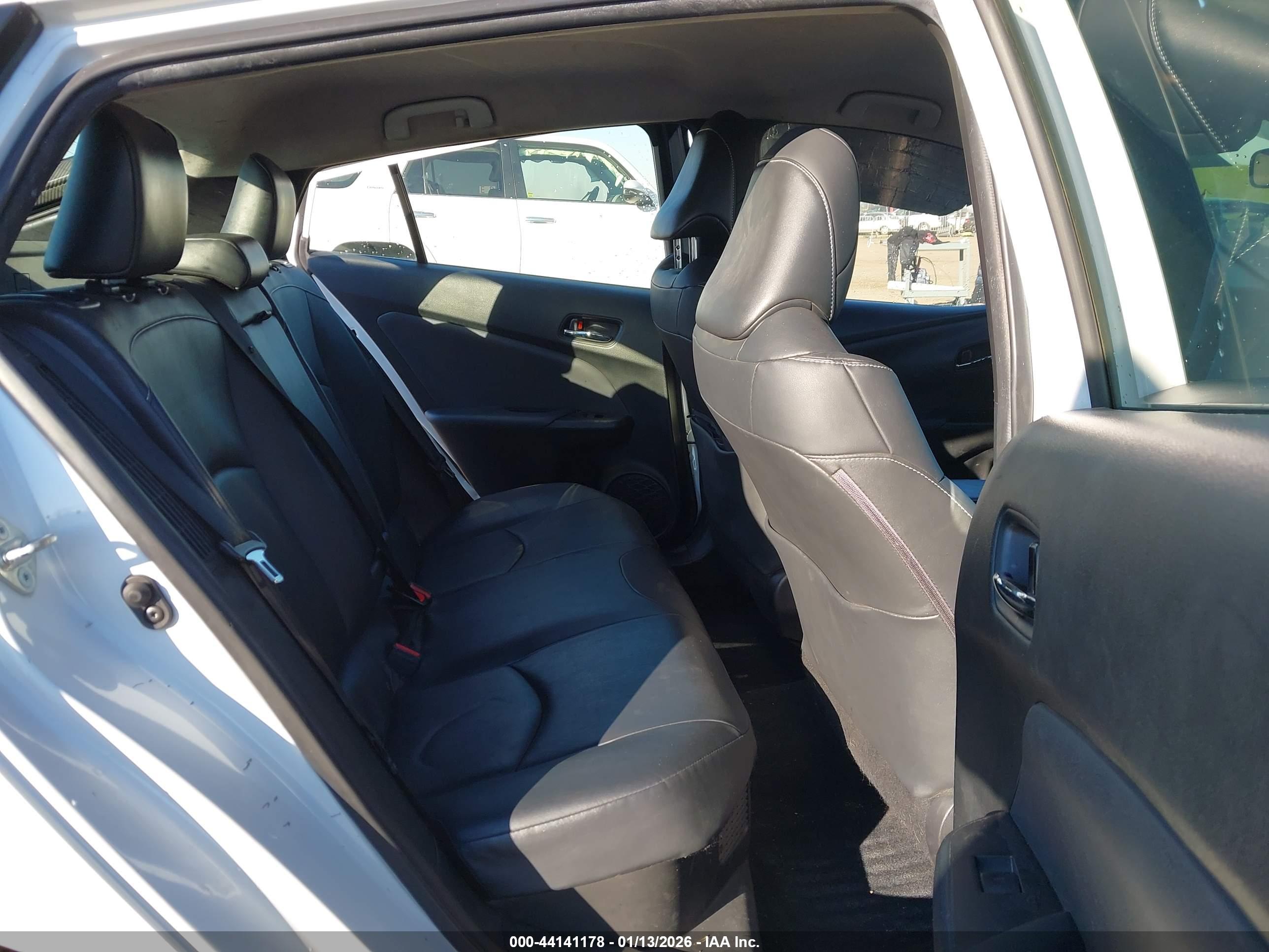 TOYOTA PRIUS image 8