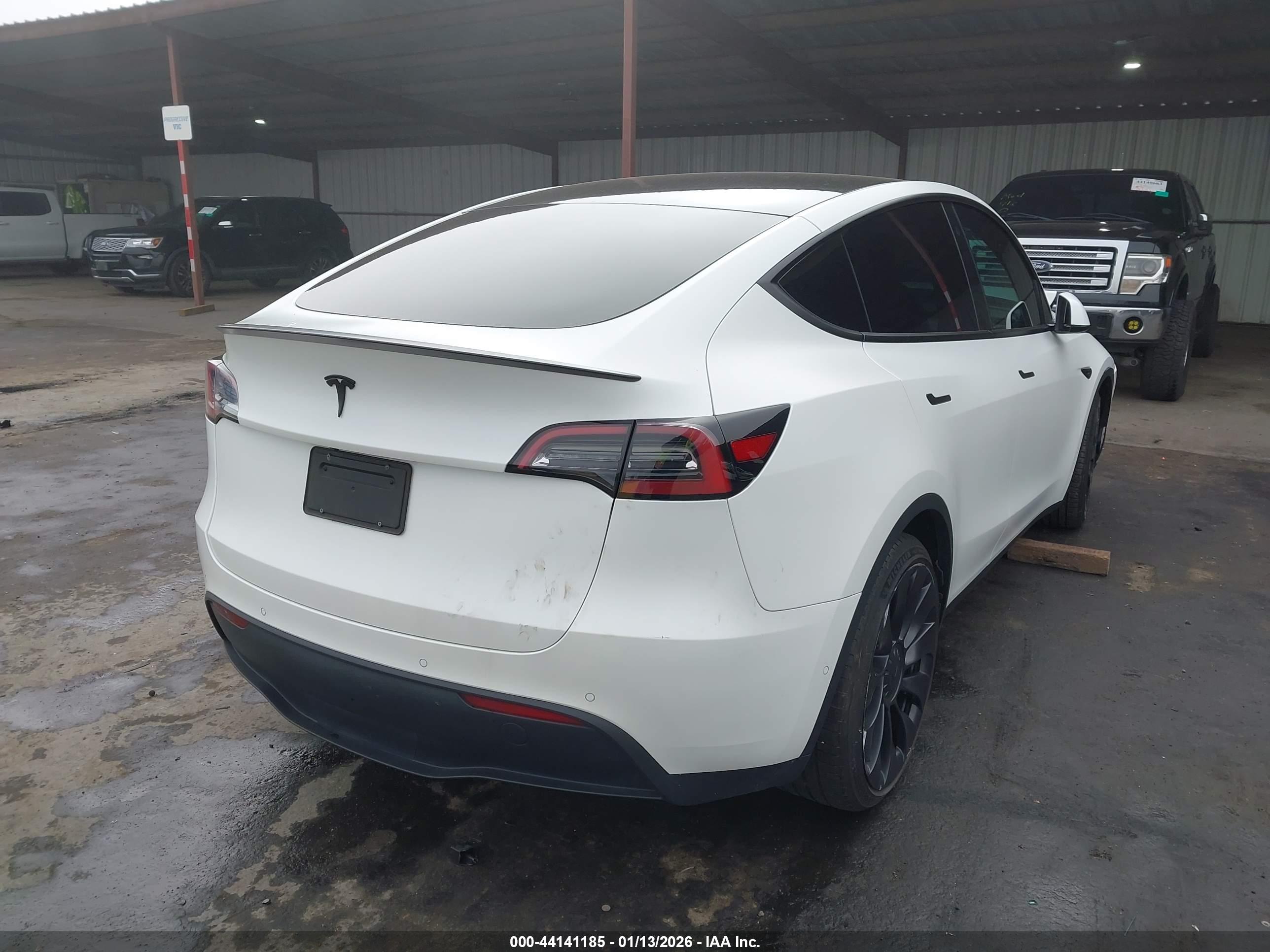 TESLA MODEL image 4