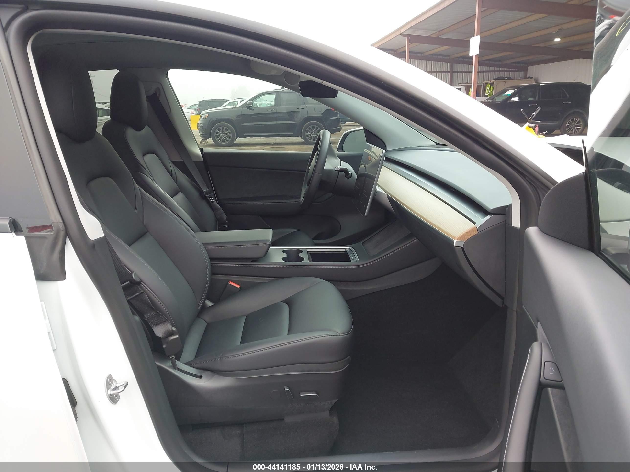 TESLA MODEL image 5