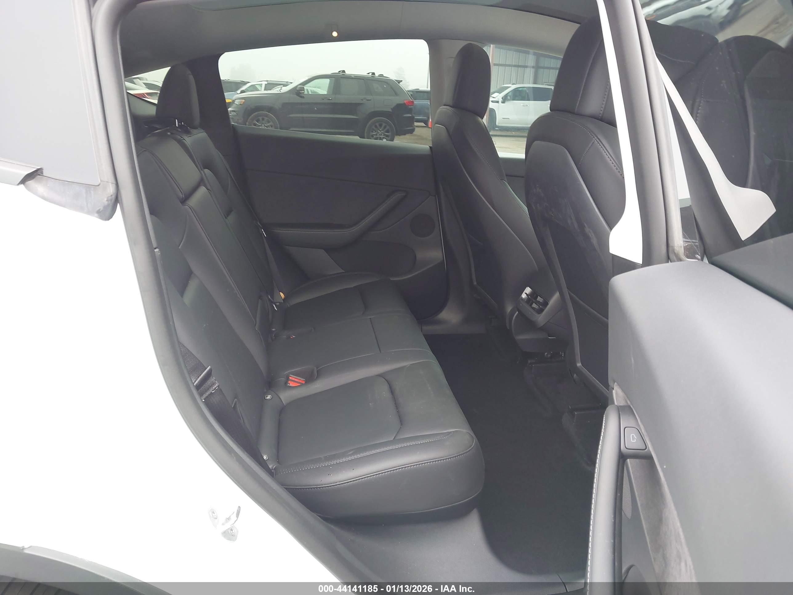 TESLA MODEL image 8