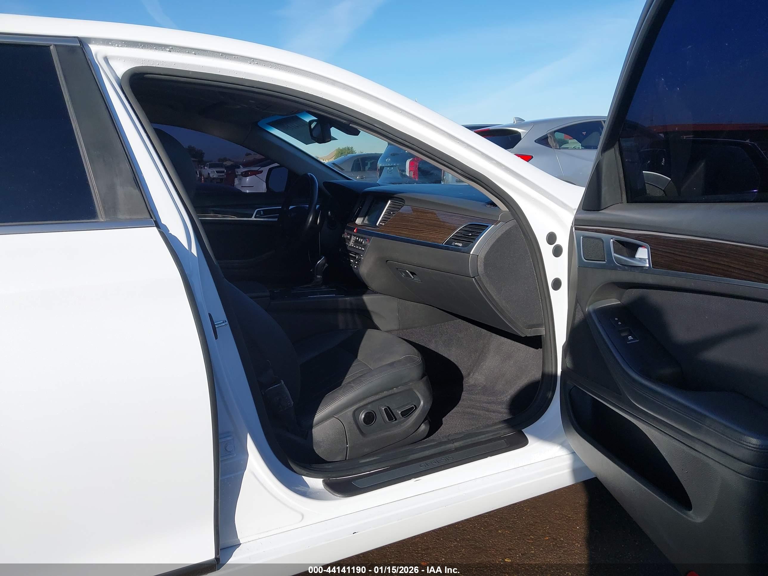 HYUNDAI GENESIS image 5