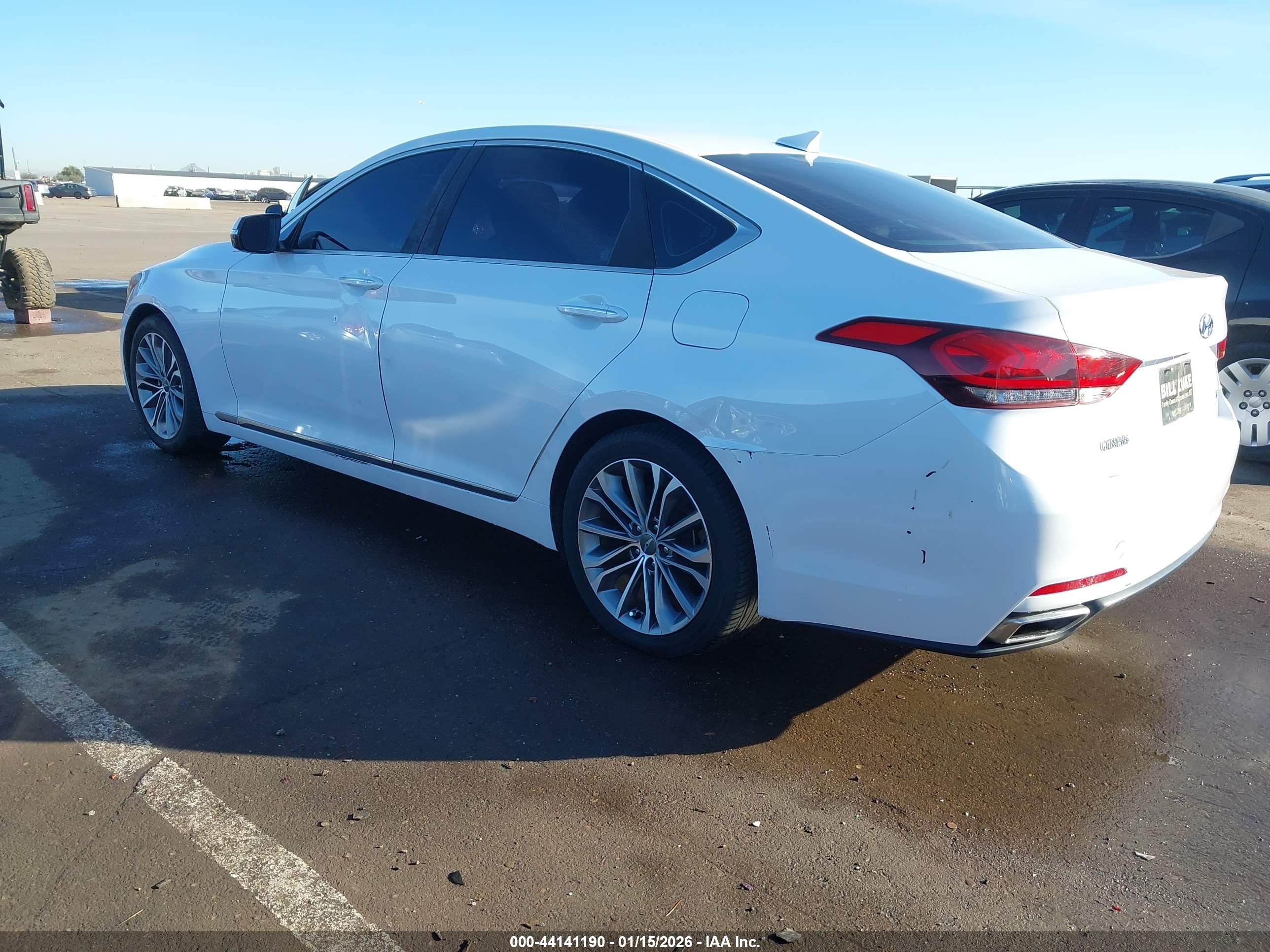 HYUNDAI GENESIS image 6