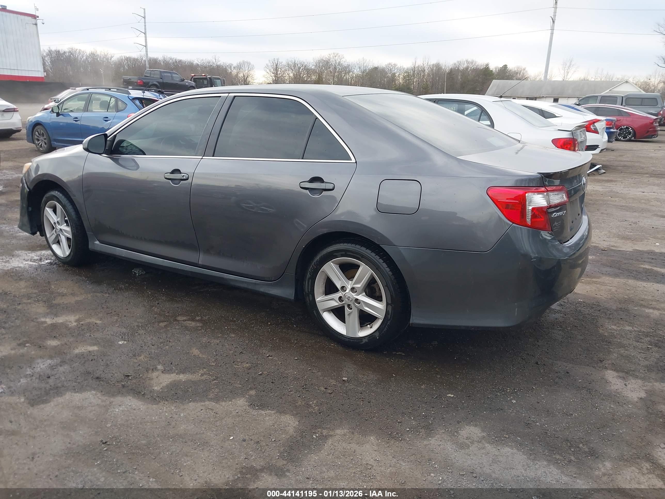 TOYOTA CAMRY image 3