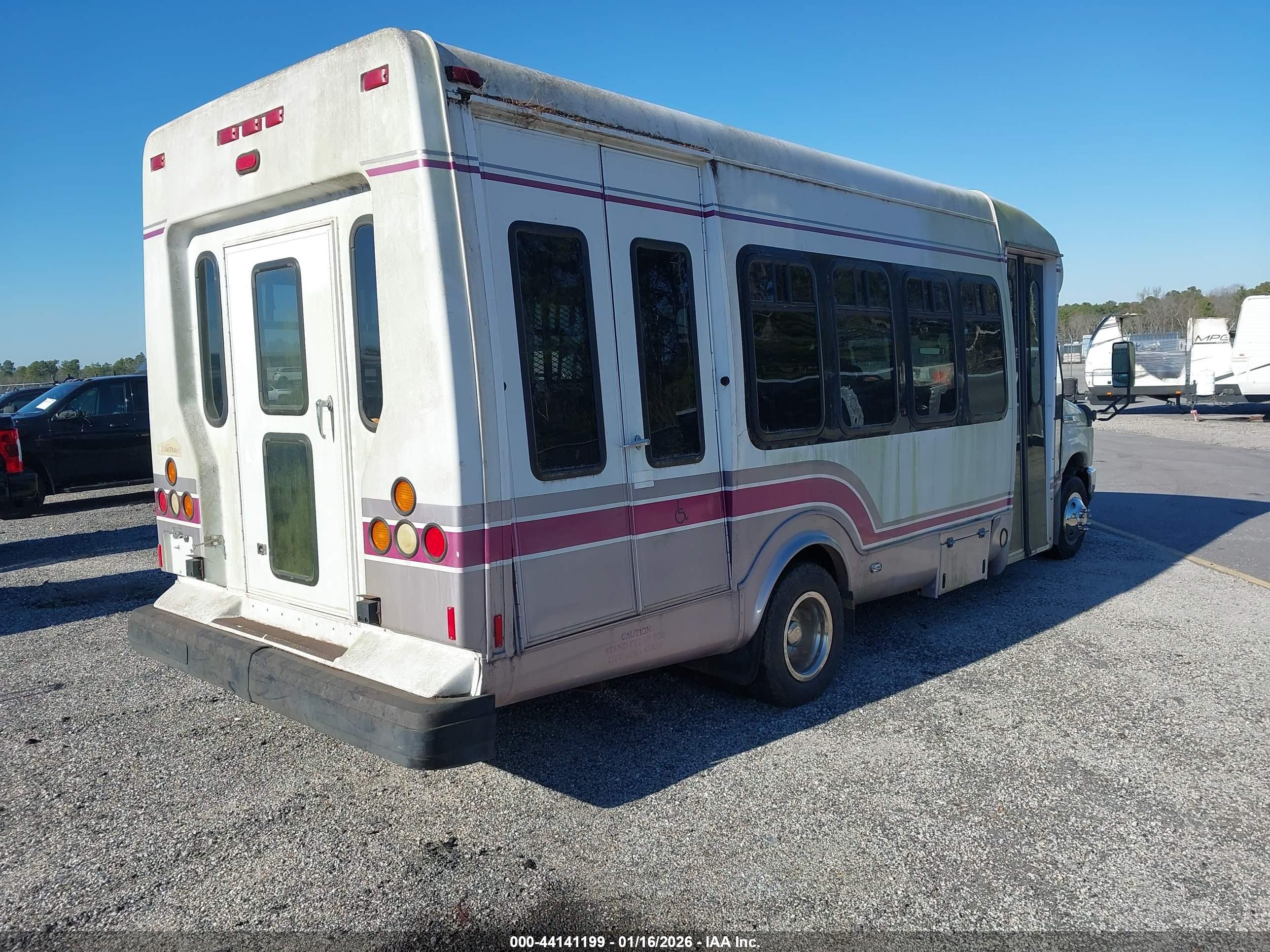 FORD E-450 image 4