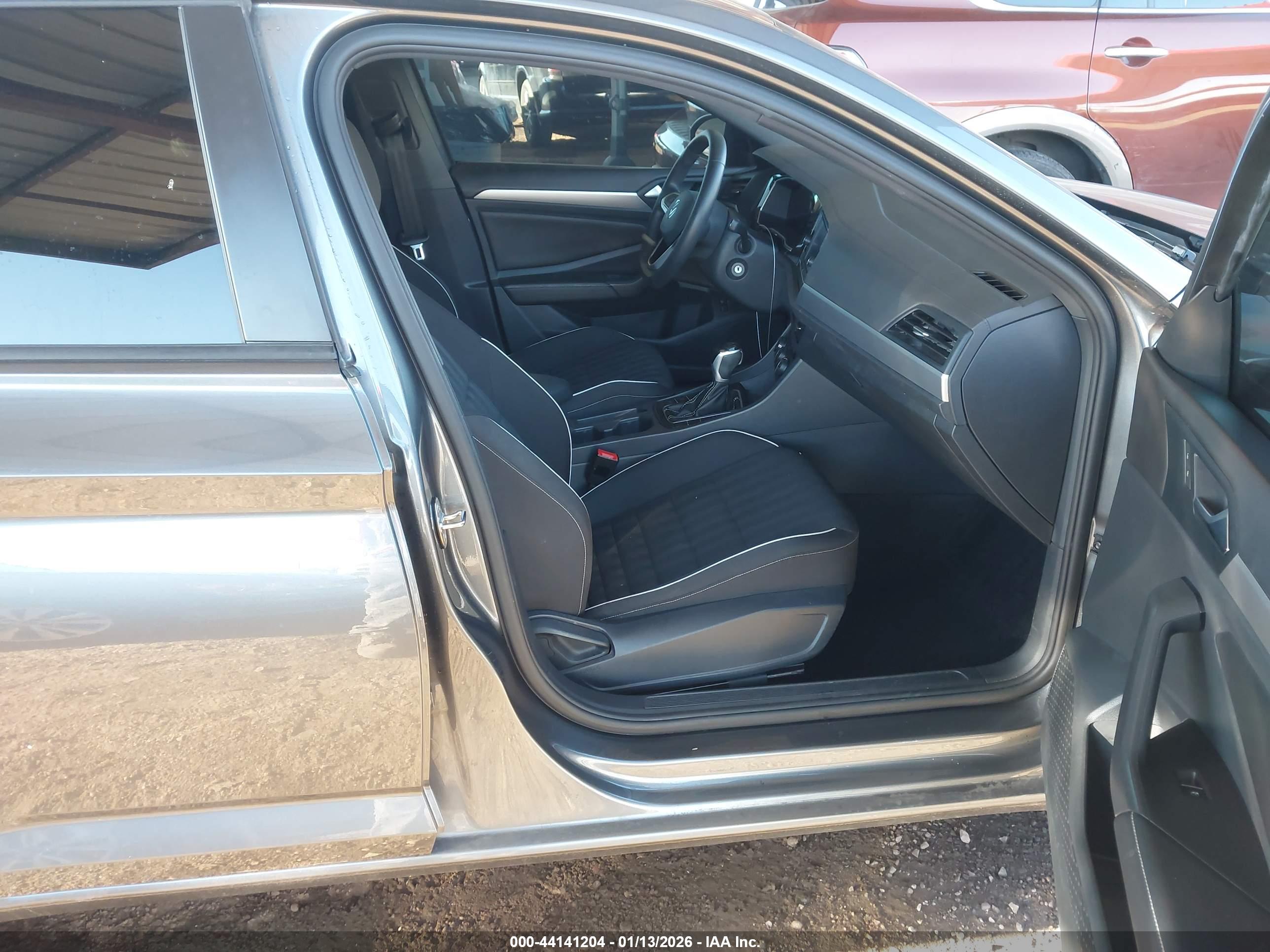 VOLKSWAGEN JETTA image 5