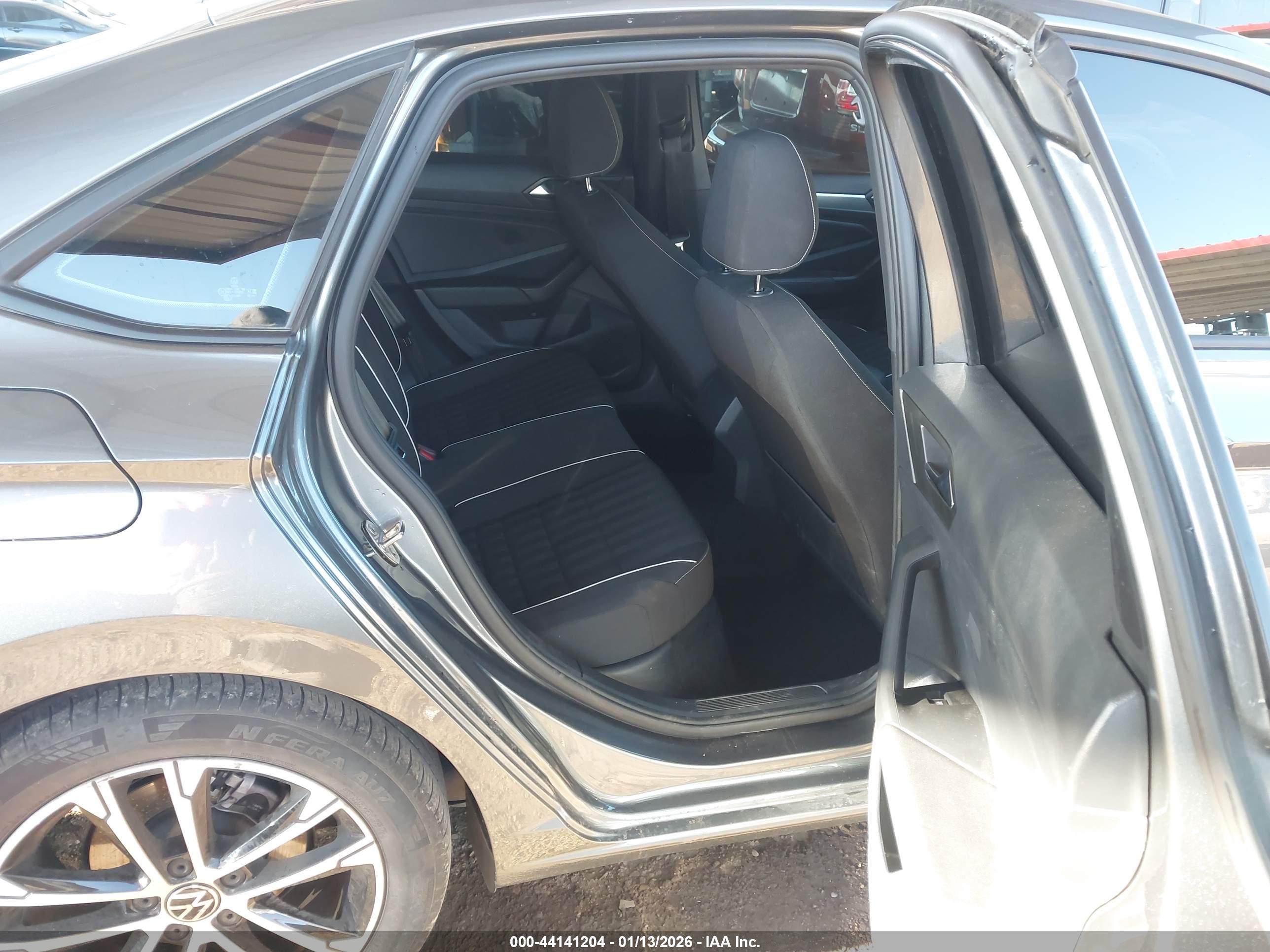 VOLKSWAGEN JETTA image 8