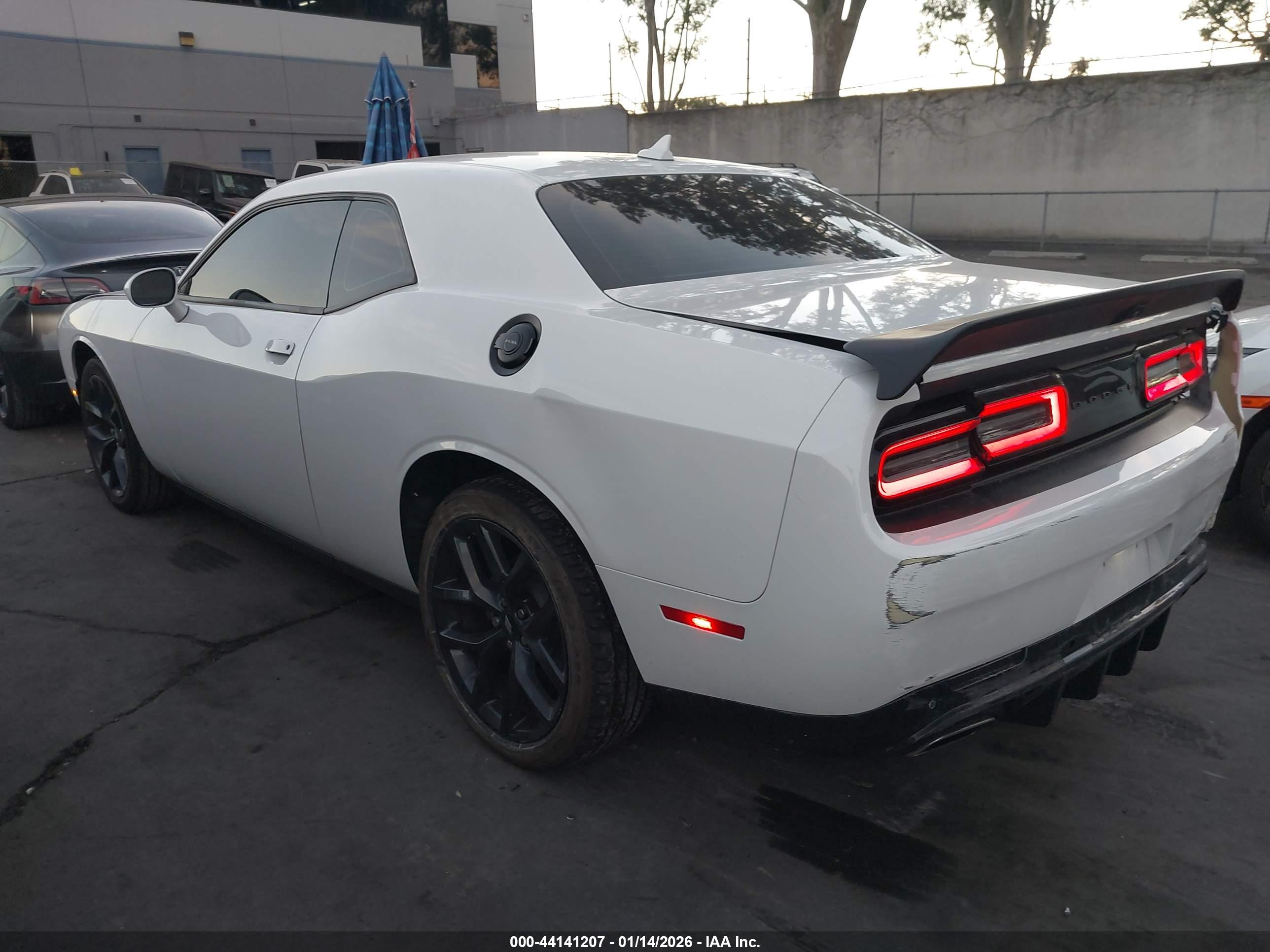 DODGE CHALLENGER image 3