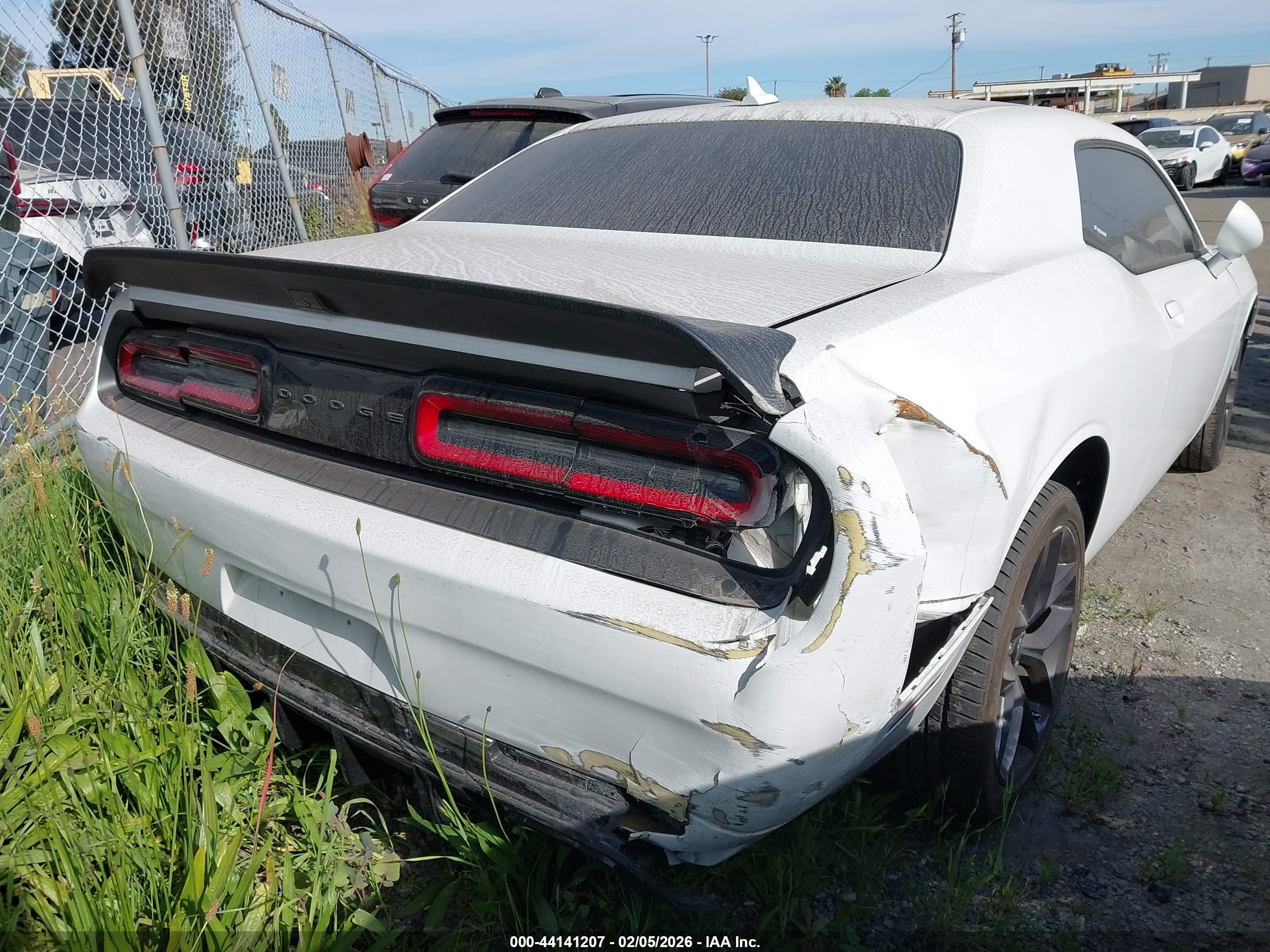 DODGE CHALLENGER image 4