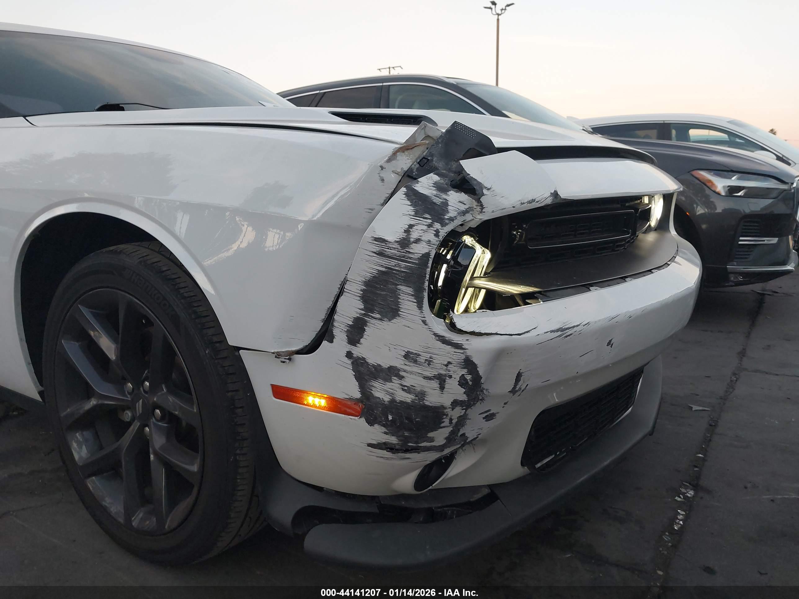 DODGE CHALLENGER image 6