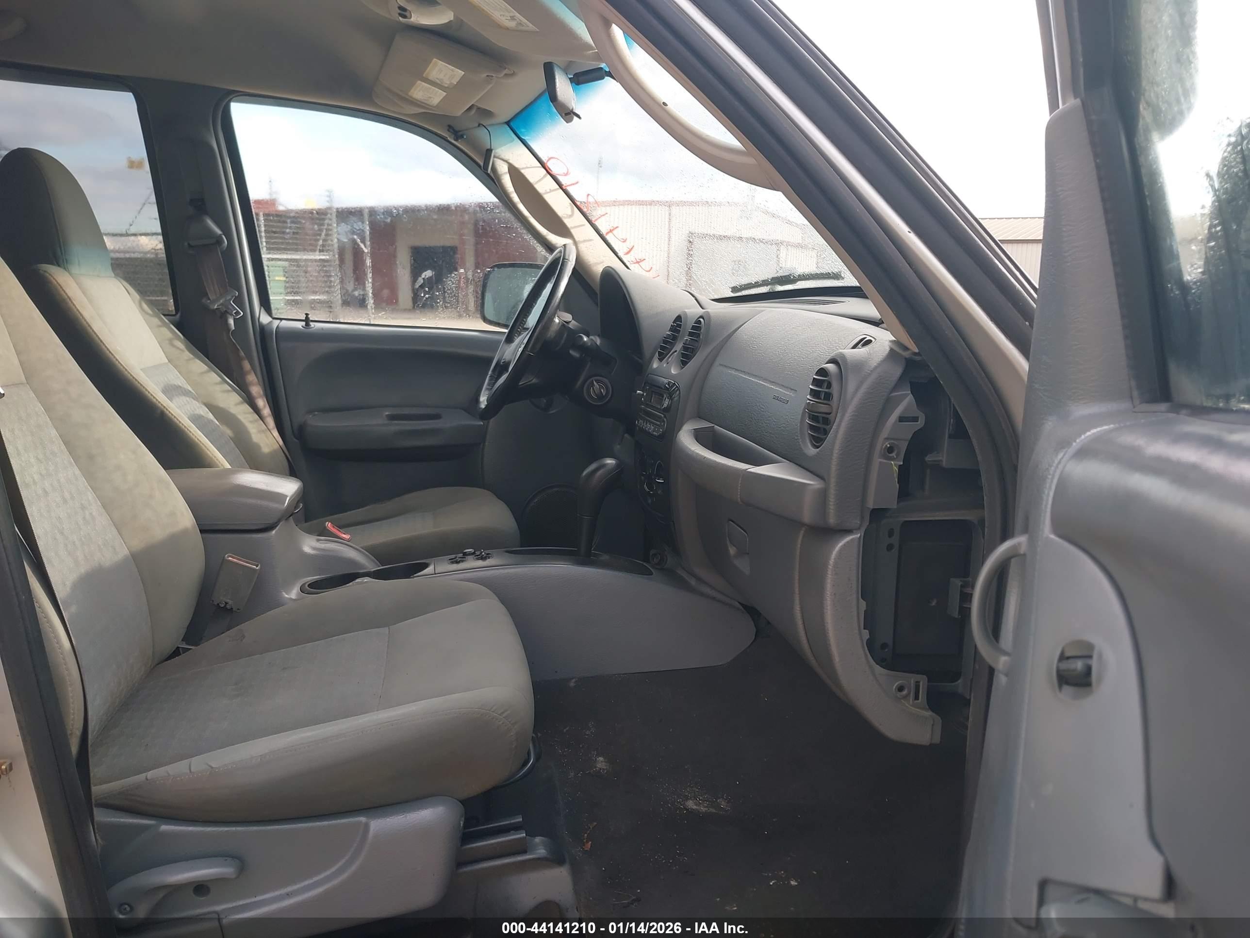 JEEP LIBERTY image 5