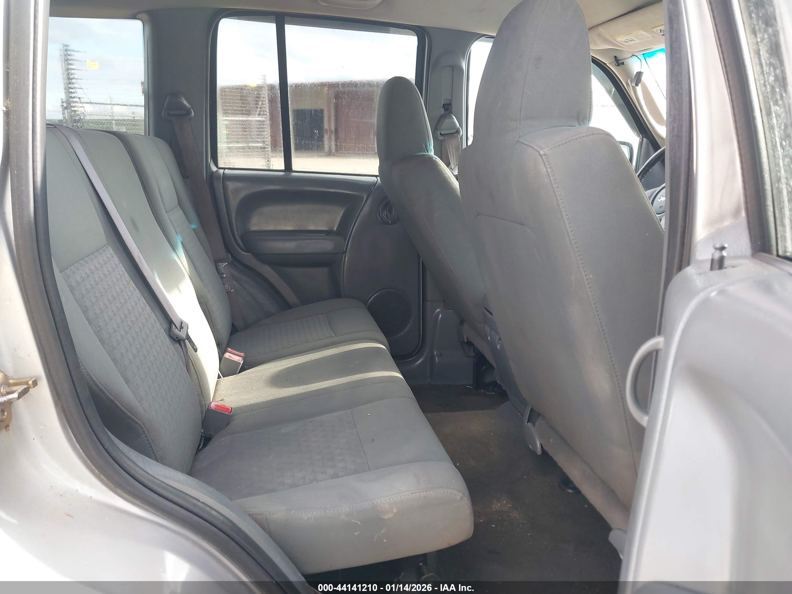 JEEP LIBERTY image 8