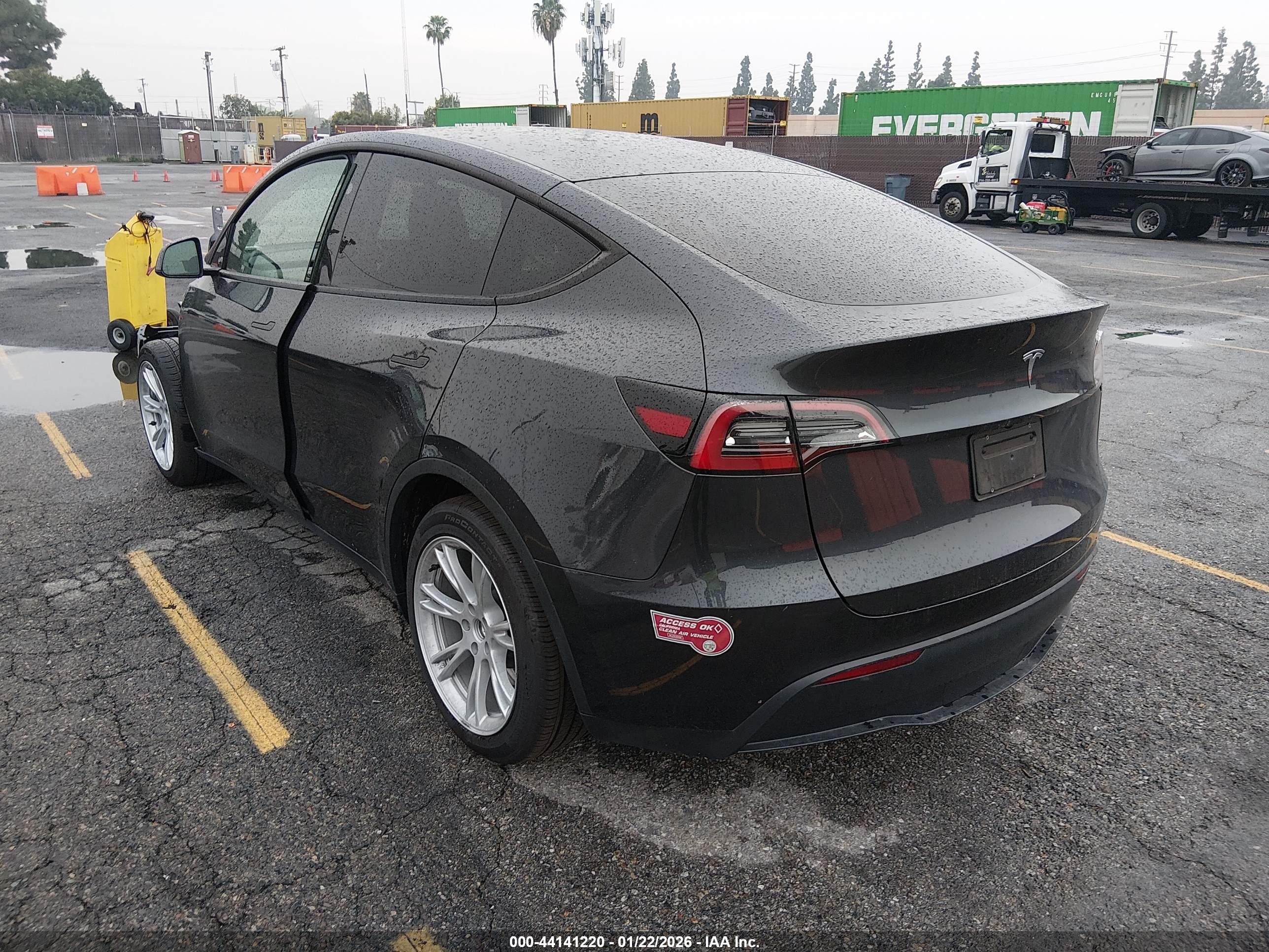 TESLA MODEL image 3