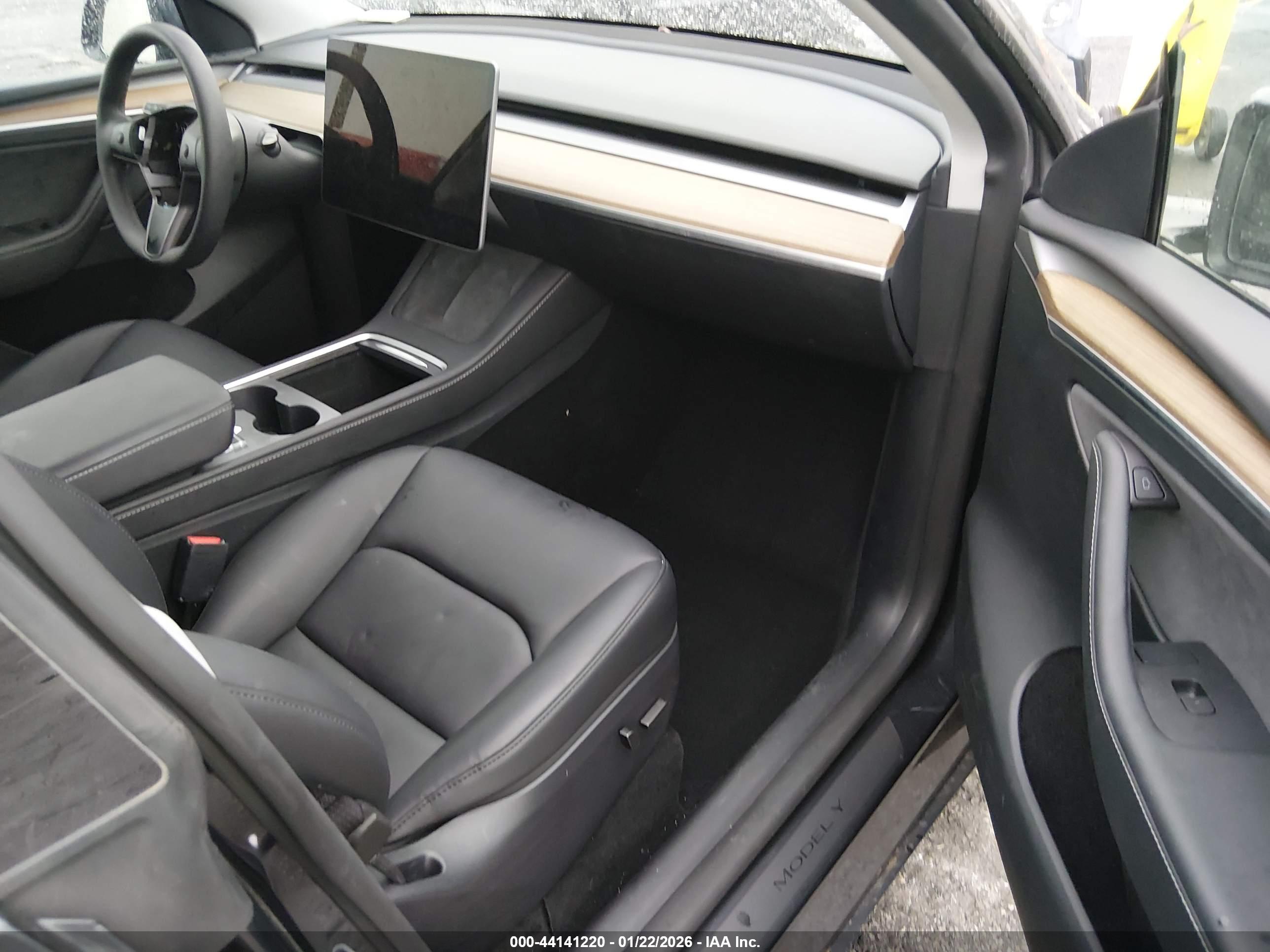 TESLA MODEL image 5
