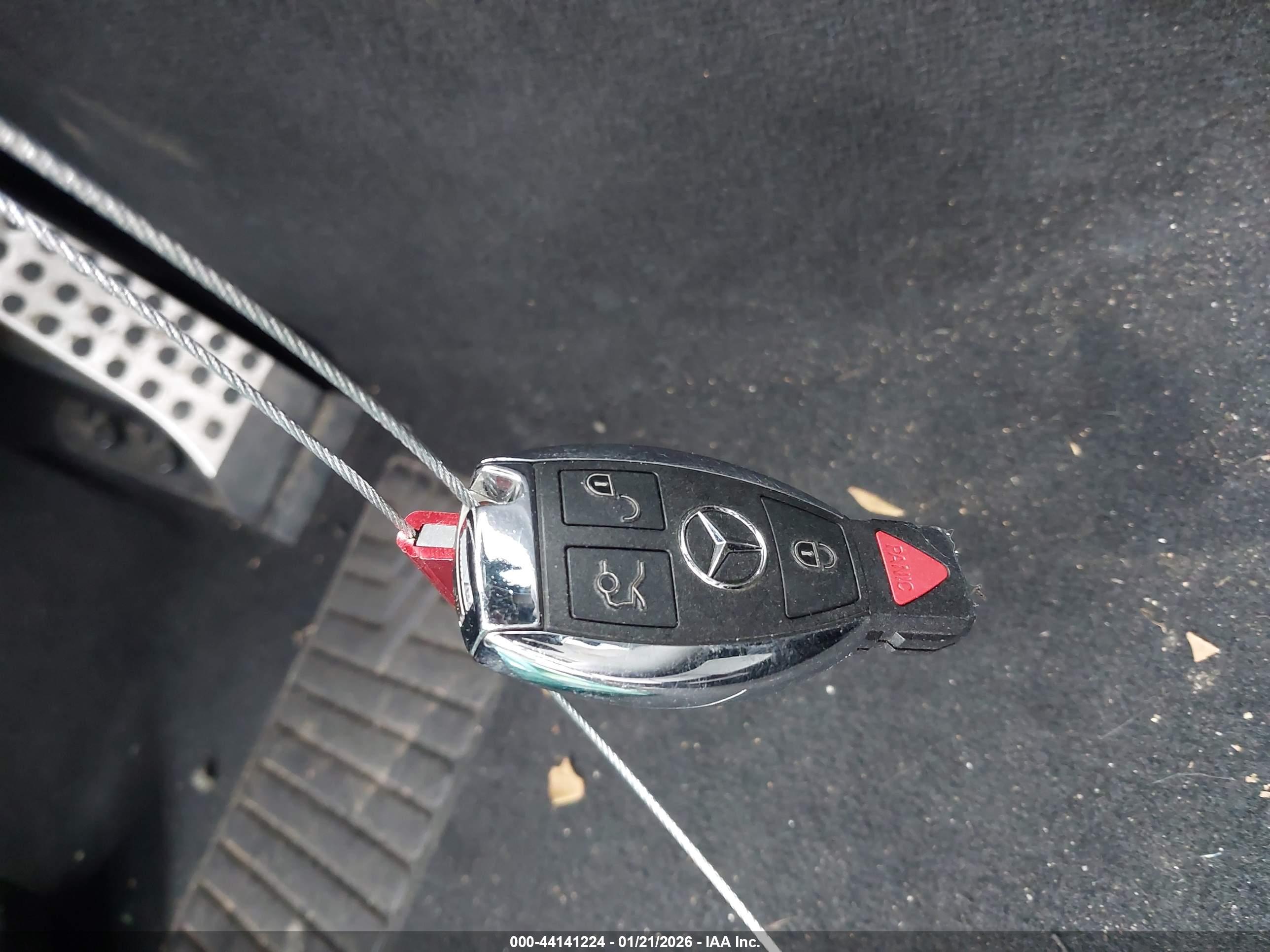 MERCEDES-BENZ E image 11