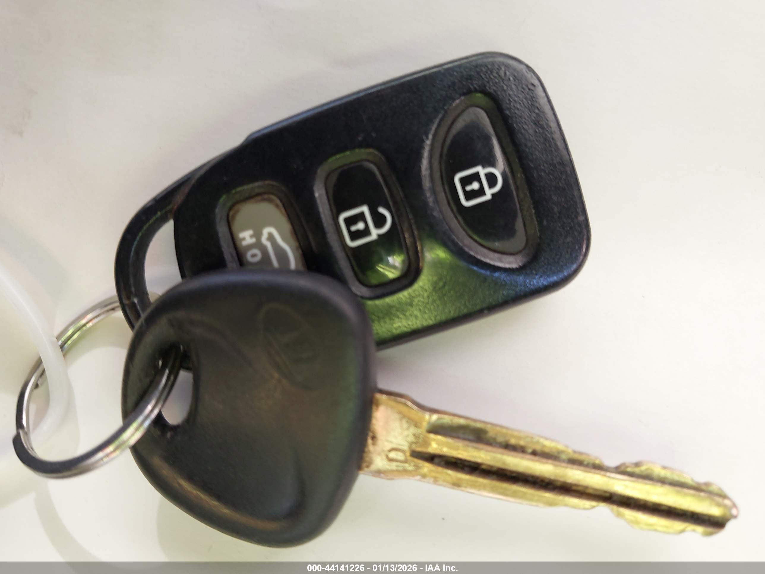HYUNDAI ELANTRA image 11