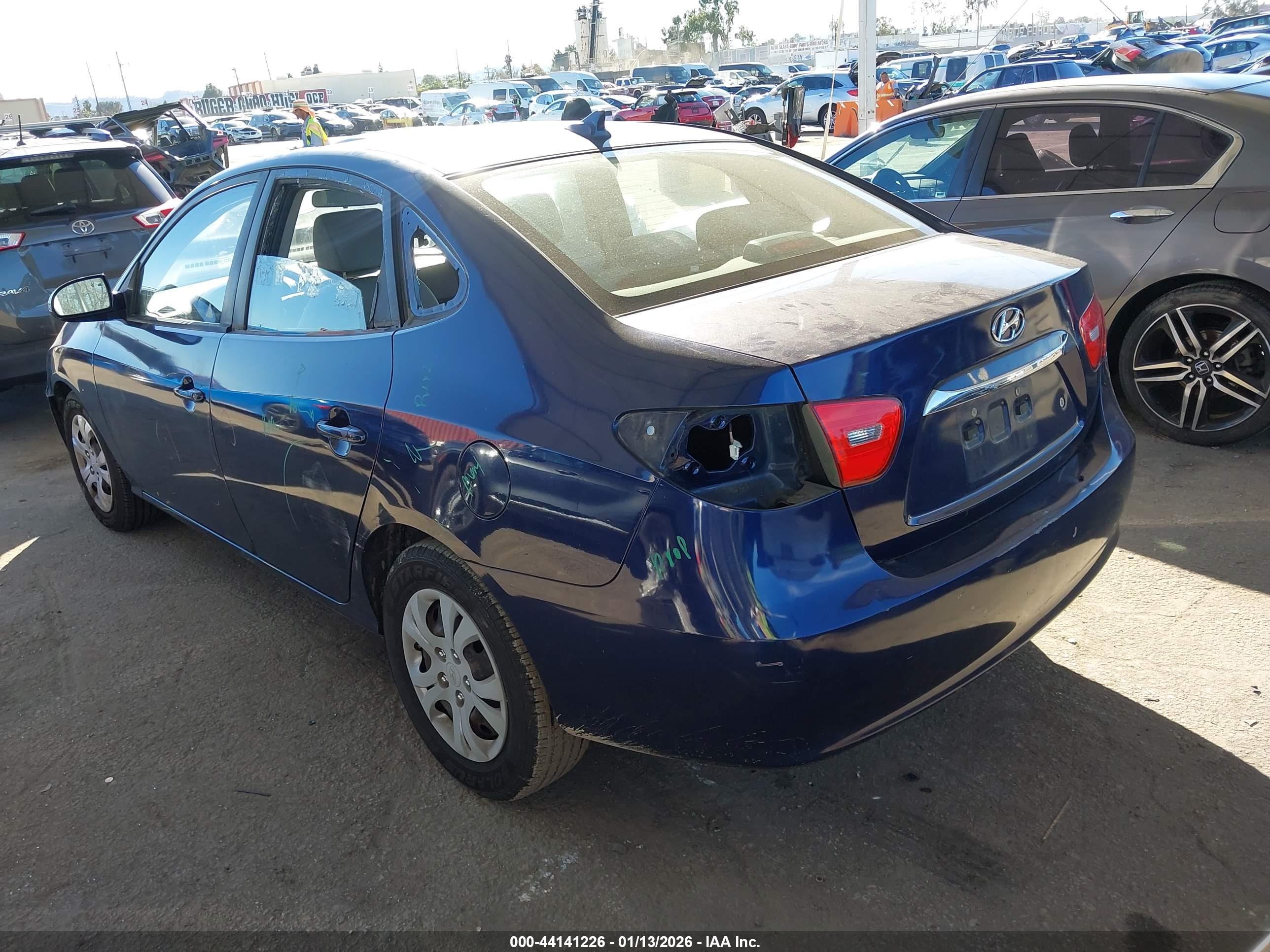 HYUNDAI ELANTRA image 3
