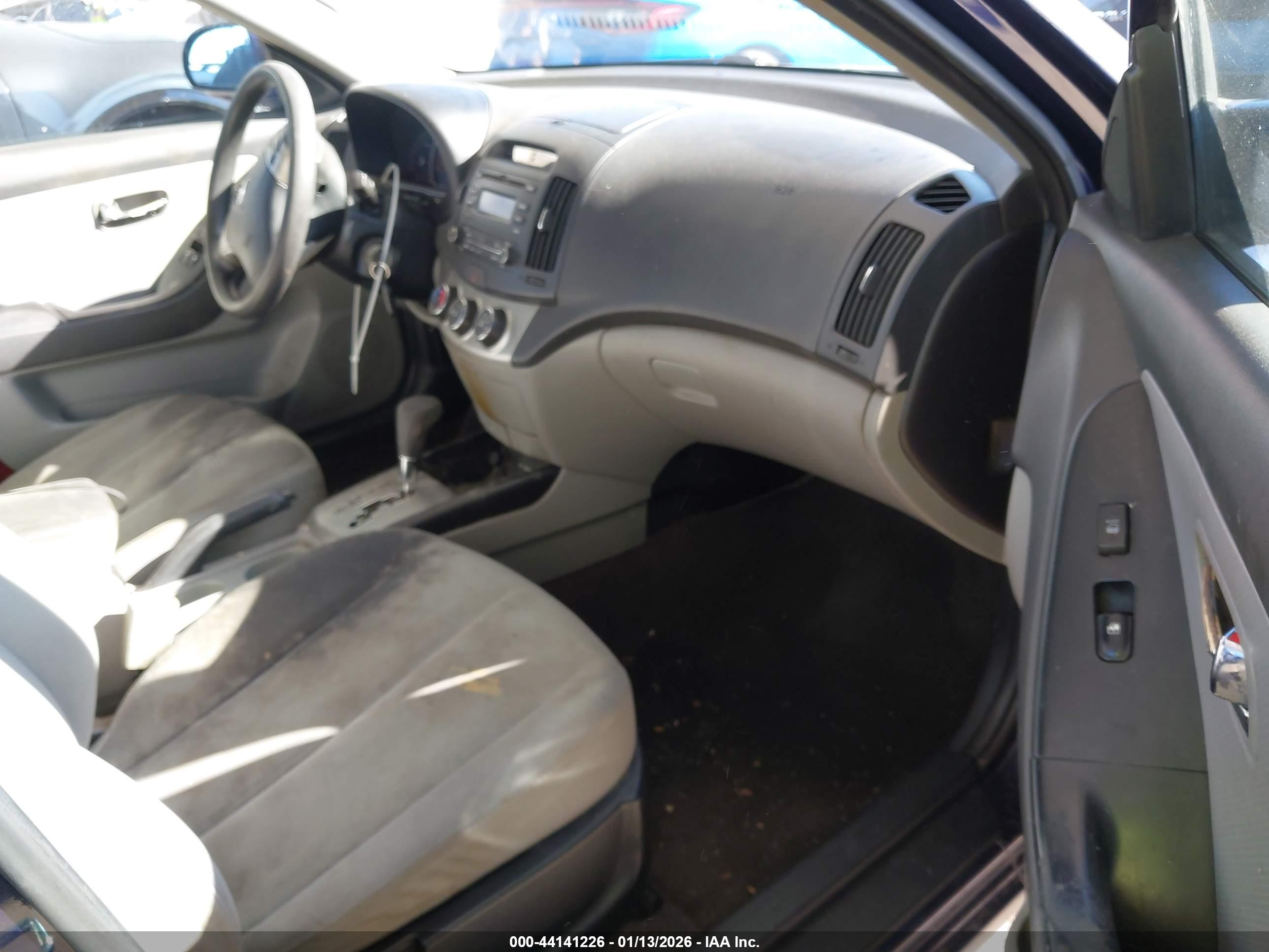 HYUNDAI ELANTRA image 5