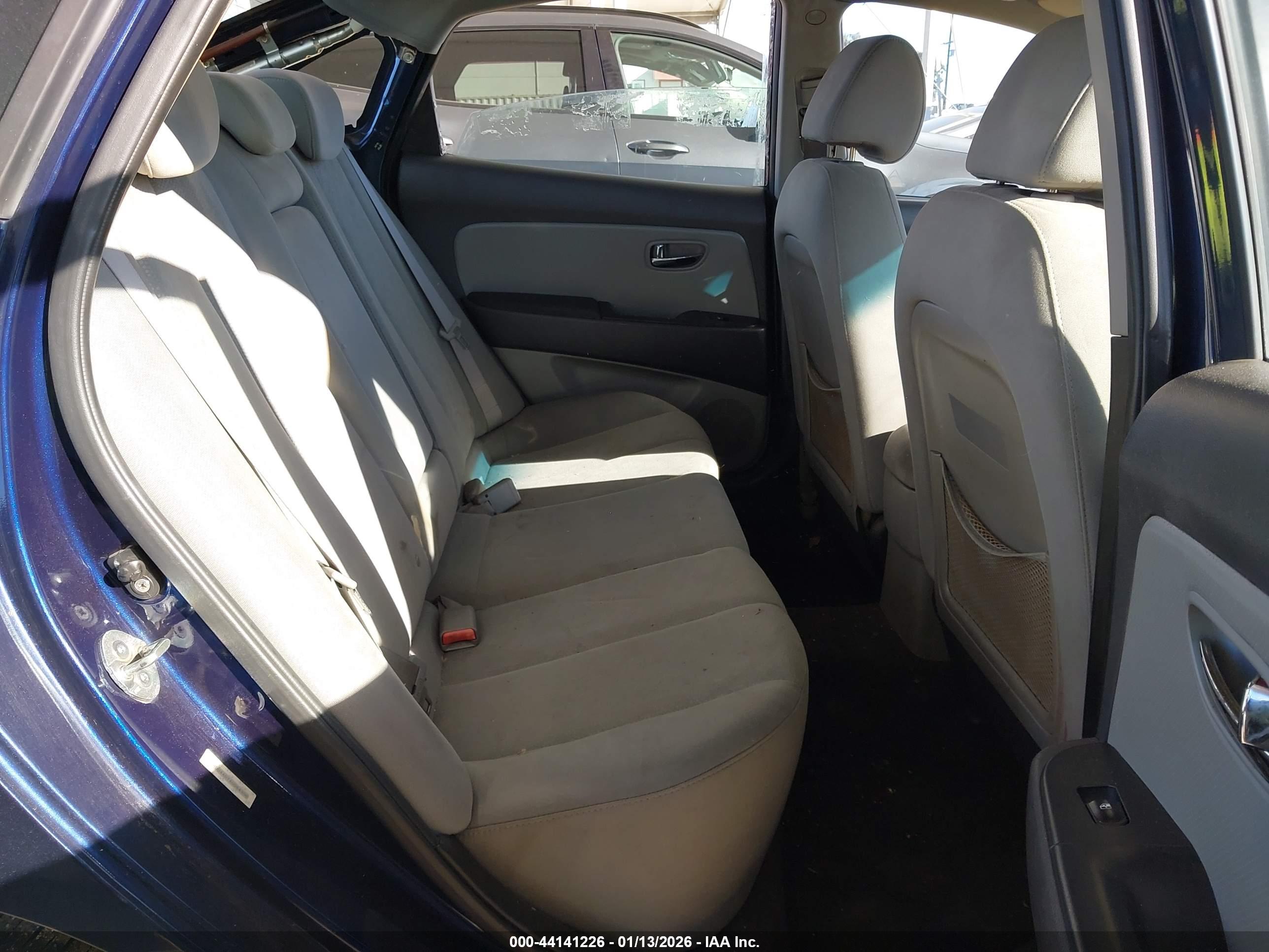 HYUNDAI ELANTRA image 8