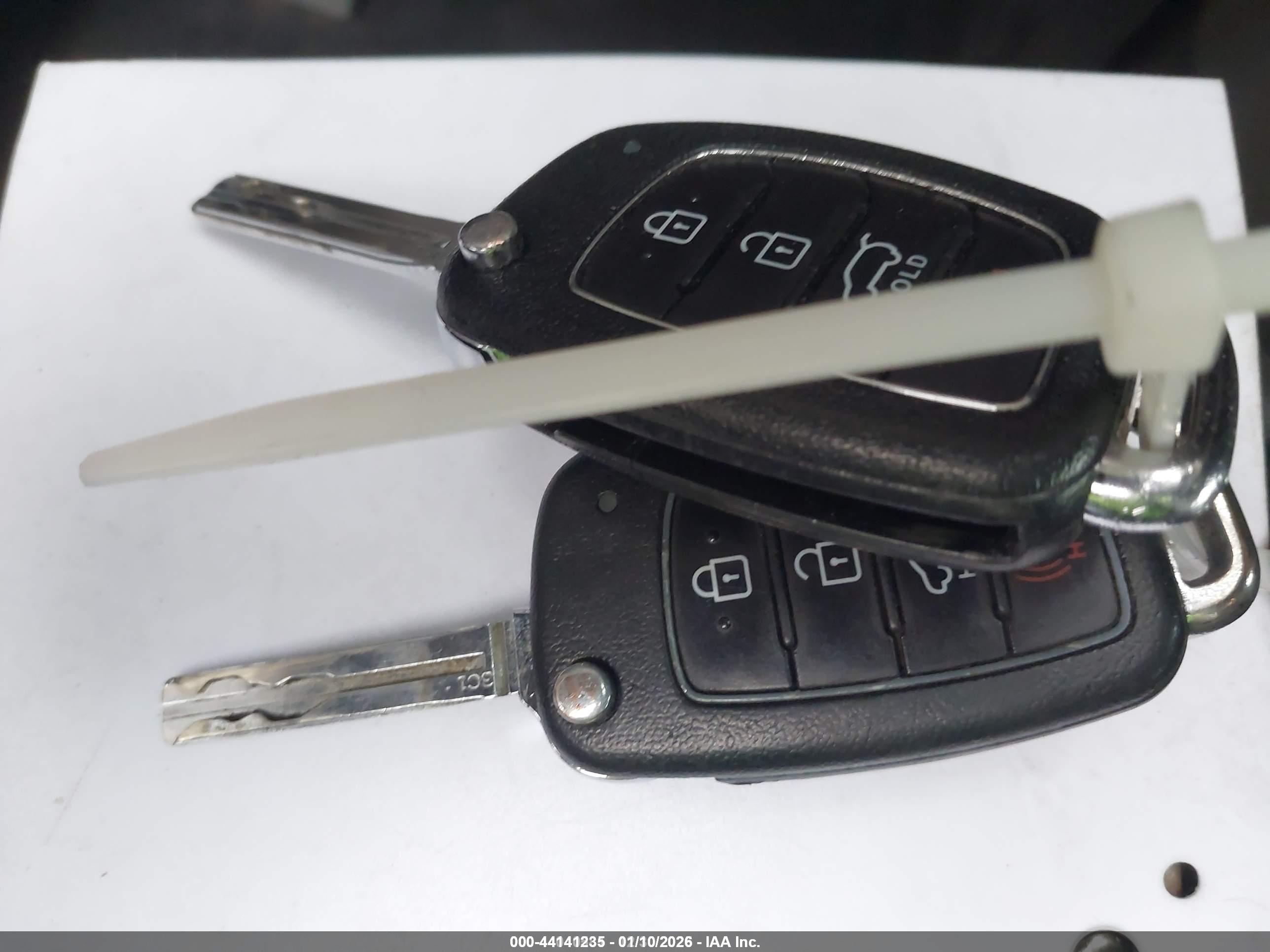 HYUNDAI TUCSON image 11