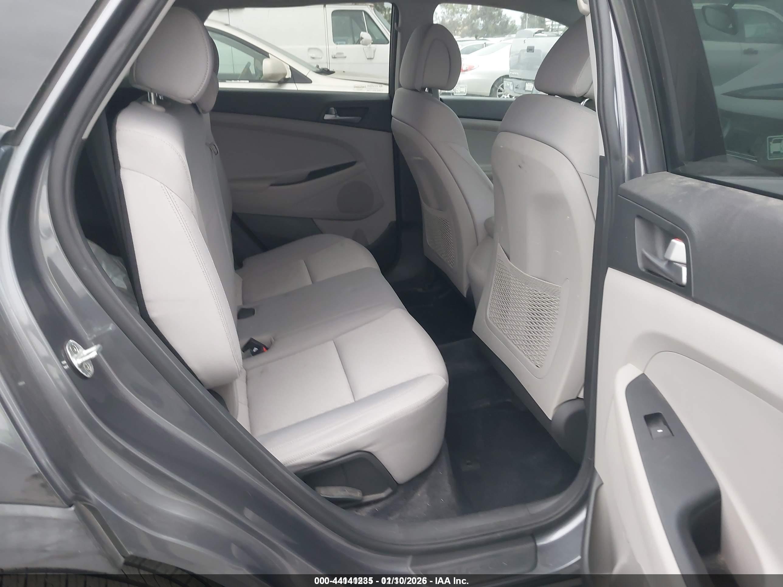 HYUNDAI TUCSON image 8