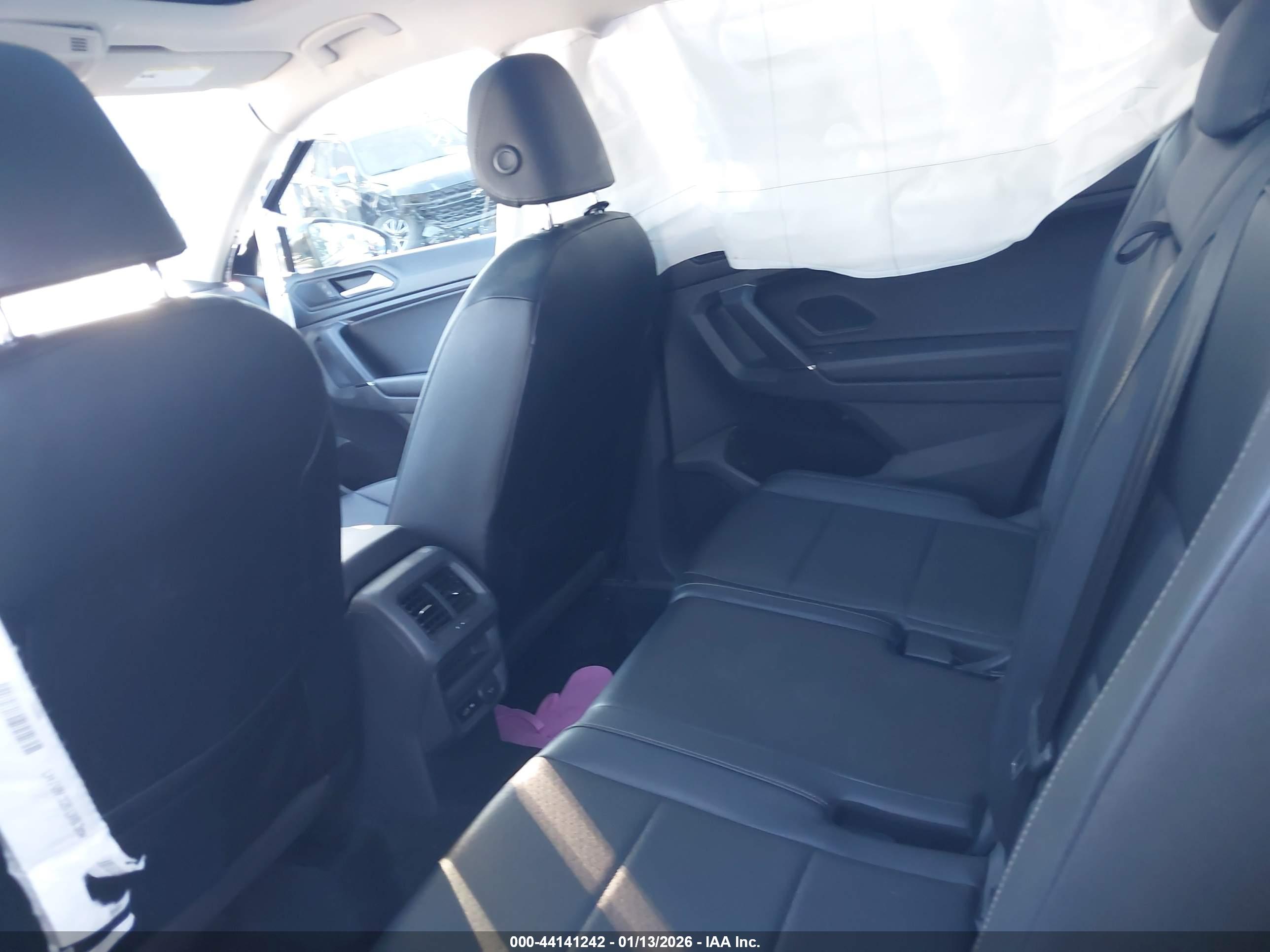 VOLKSWAGEN TIGUAN image 8