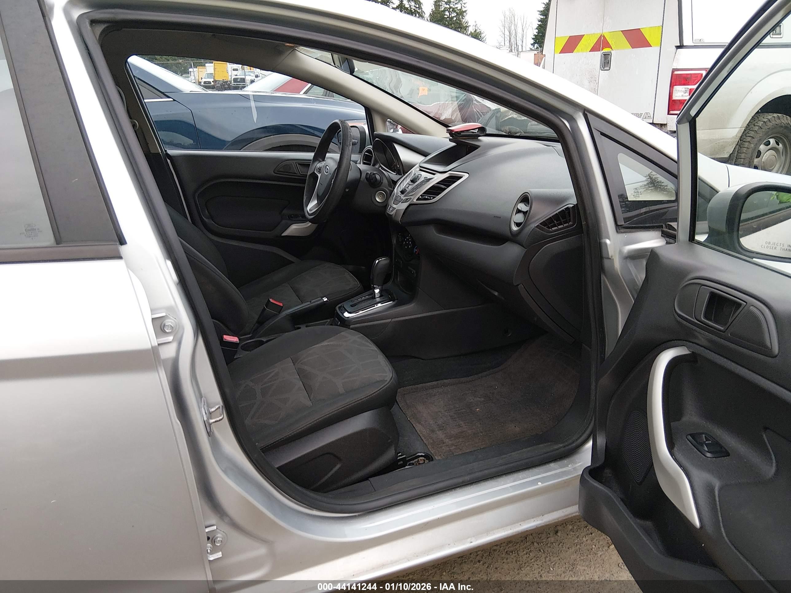FORD FIESTA image 5