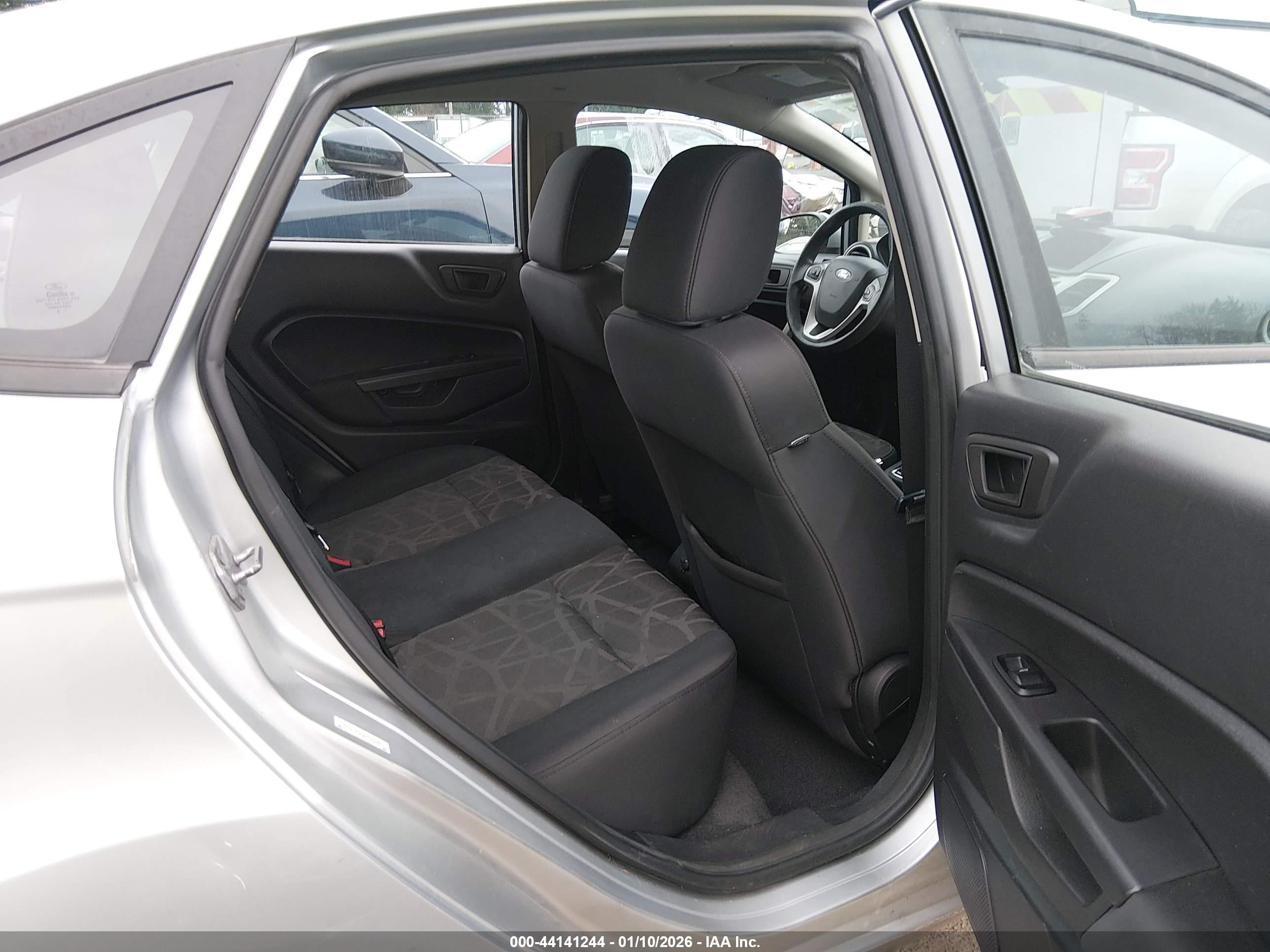FORD FIESTA image 8