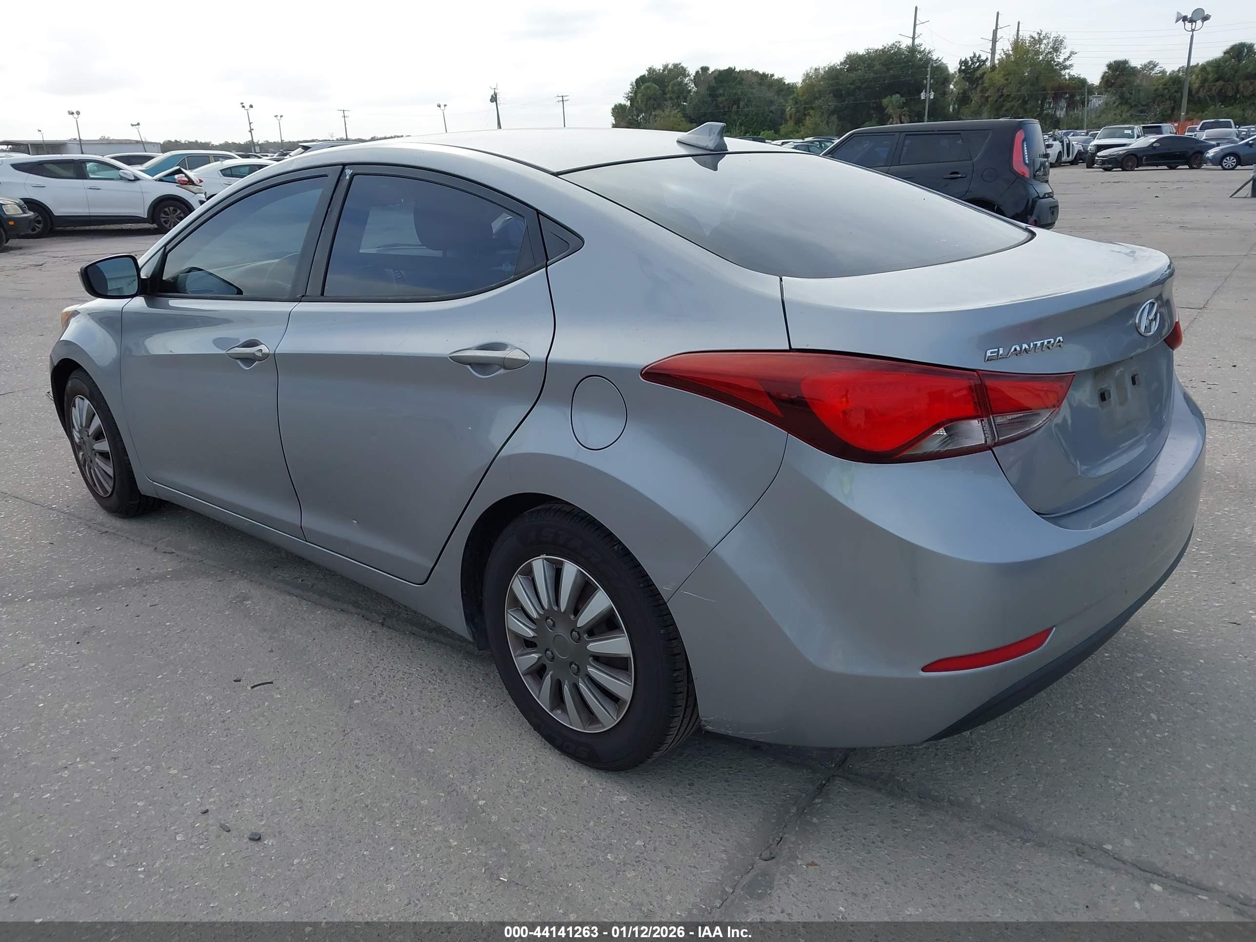 HYUNDAI ELANTRA image 3