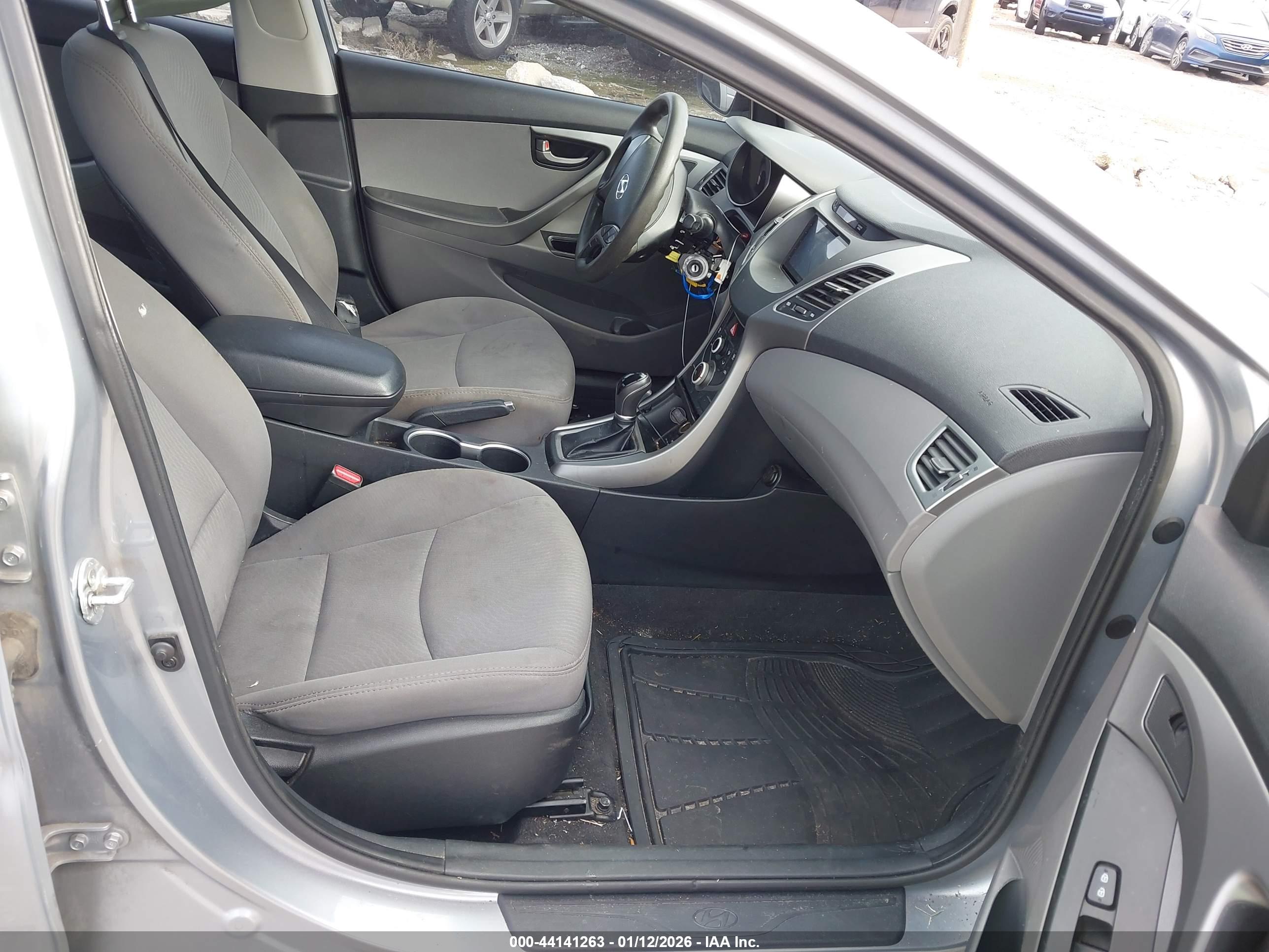 HYUNDAI ELANTRA image 5